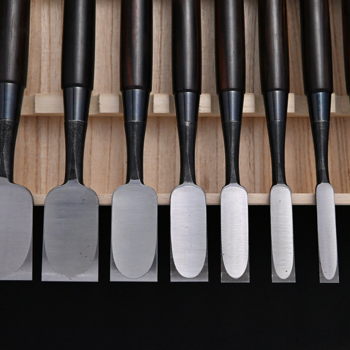 宗家大内 追入組鑿 黒檀柄 桐箱付 四代目大内俊明作   Ouchi Bench chisels set Ebony Handle by Ouchi 4th generation