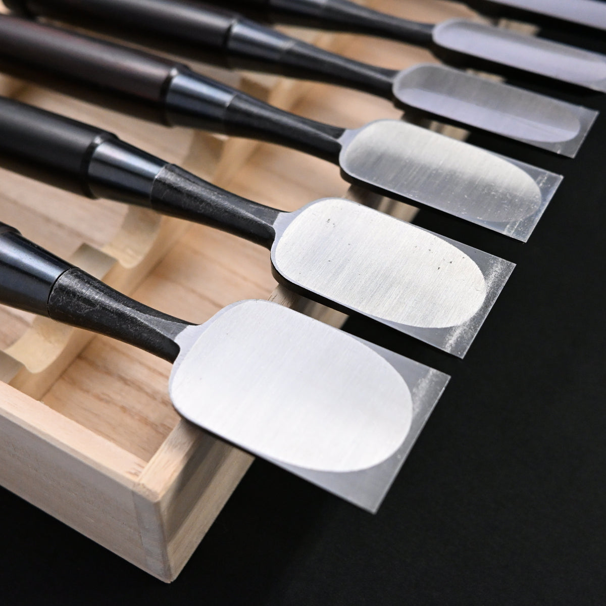 宗家大内 追入組鑿 黒檀柄 桐箱付 四代目大内俊明作   Ouchi Bench chisels set Ebony Handle by Ouchi 4th generation