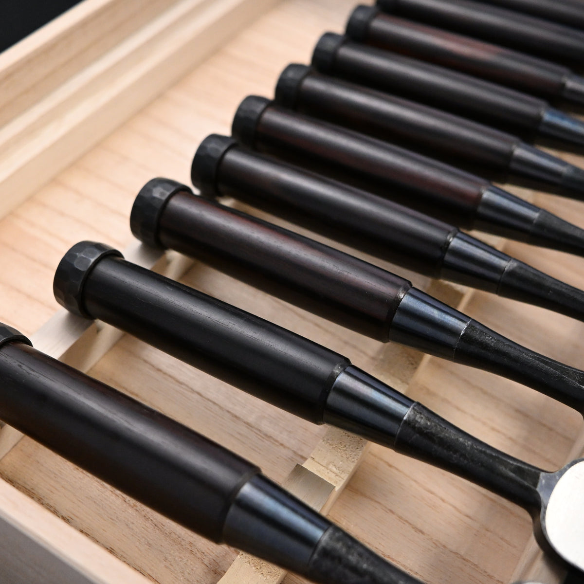 宗家大内 追入組鑿 黒檀柄 桐箱付 四代目大内俊明作   Ouchi Bench chisels set Ebony Handle by Ouchi 4th generation