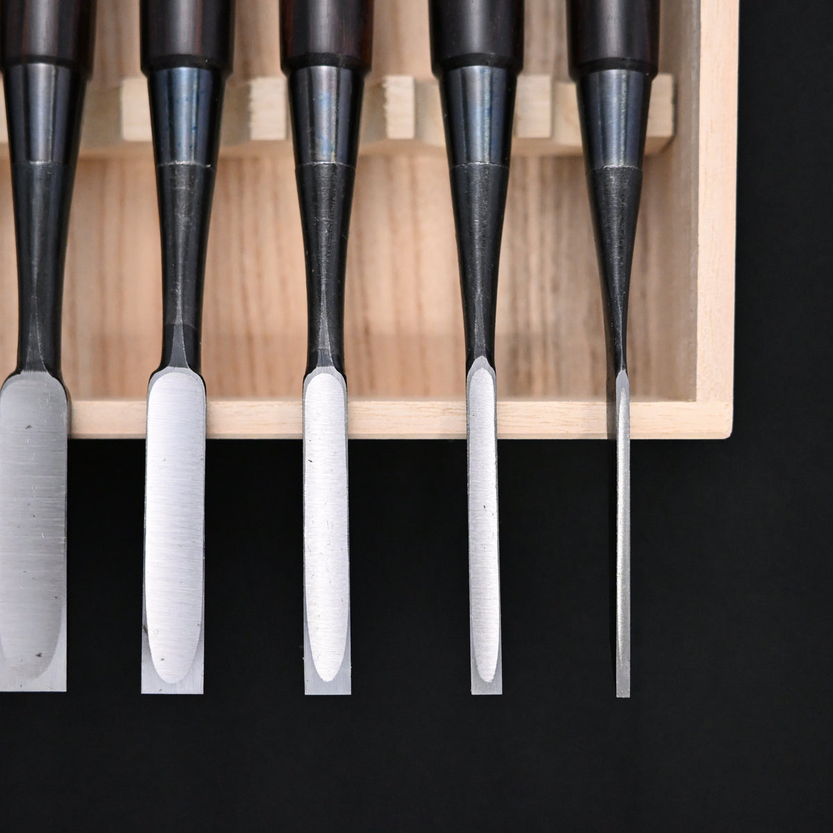 宗家大内 追入組鑿 黒檀柄 桐箱付 四代目大内俊明作   Ouchi Bench chisels set Ebony Handle by Ouchi 4th generation
