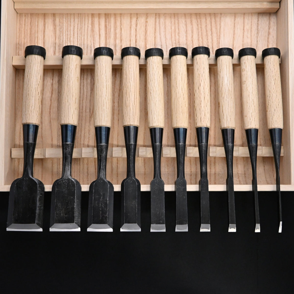Ouchi Bench chisels set by Ouchi 4th generation white Oak Handle  宗家大内 追入組鑿 芯持白樫柄 桐箱付 四代目大内俊明作