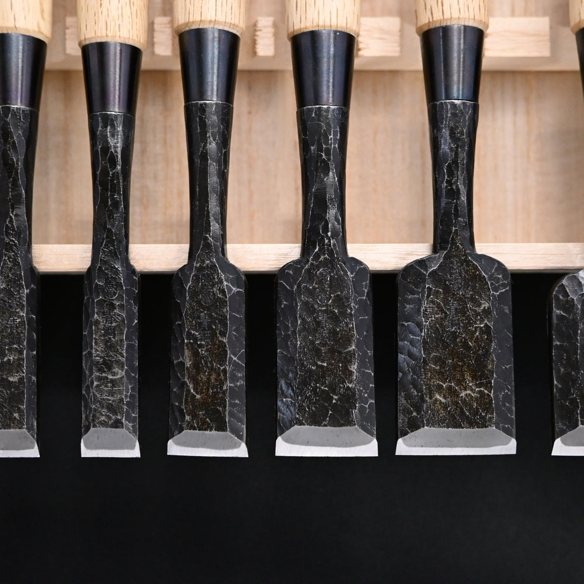 Takashiba Homare Bench Chisels Set (Oirenomi) with Wooden Box 高芝誉 追入組鑿 槌目青紙鋼 白樫 桐箱付