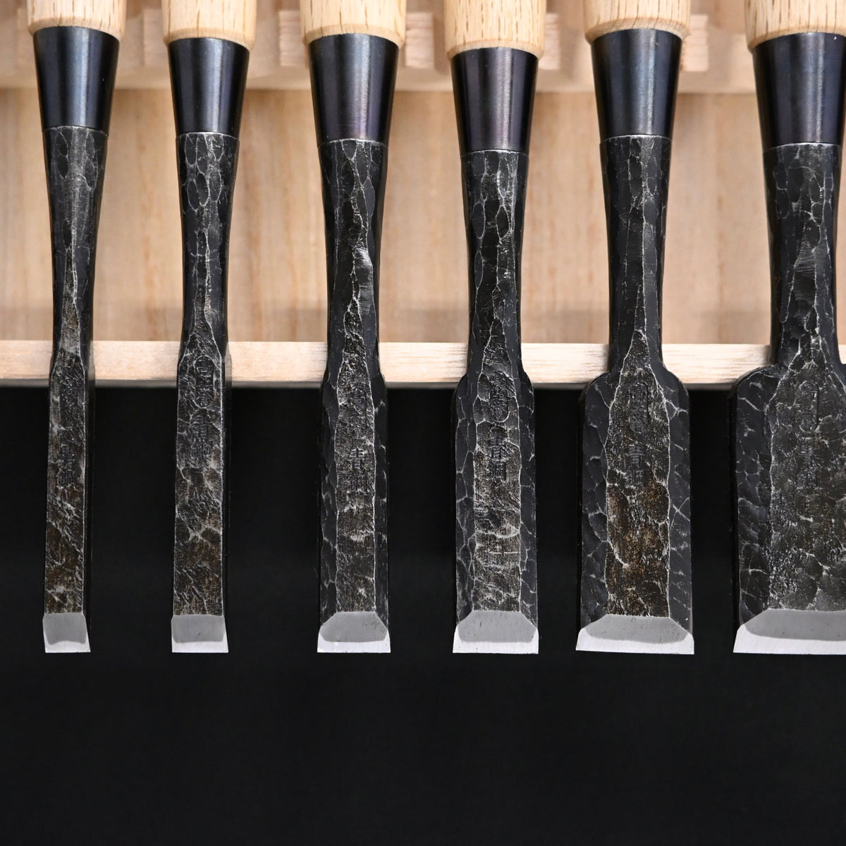 Takashiba Homare Bench Chisels Set (Oirenomi) with Wooden Box 高芝誉 追入組鑿 槌目青紙鋼 白樫 桐箱付