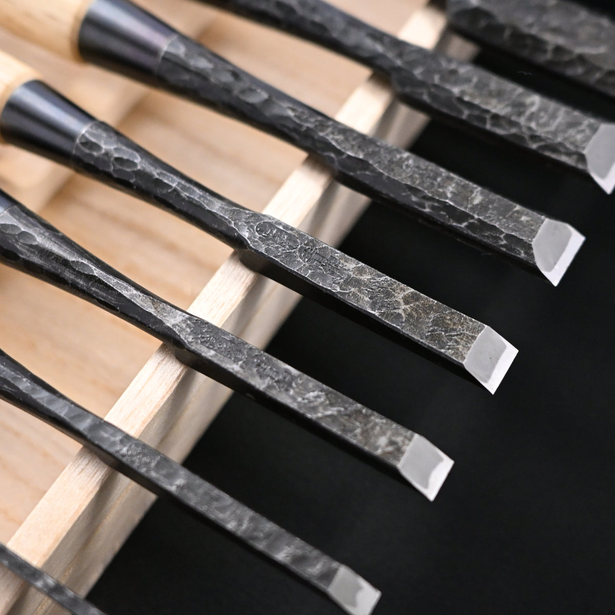 Takashiba Homare Bench Chisels Set (Oirenomi) with Wooden Box 高芝誉 追入組鑿 槌目青紙鋼 白樫 桐箱付