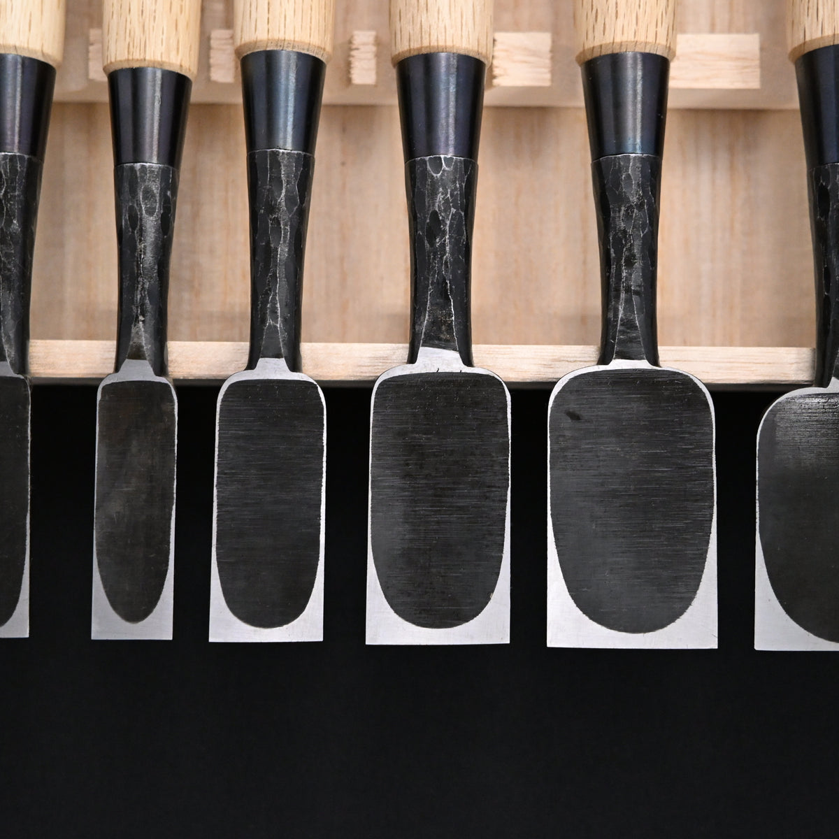 Takashiba Homare Bench Chisels Set (Oirenomi) with Wooden Box 高芝誉 追入組鑿 槌目青紙鋼 白樫 桐箱付