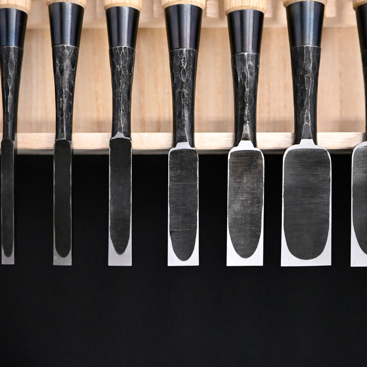 Takashiba Homare Bench Chisels Set (Oirenomi) with Wooden Box 高芝誉 追入組鑿 槌目青紙鋼 白樫 桐箱付