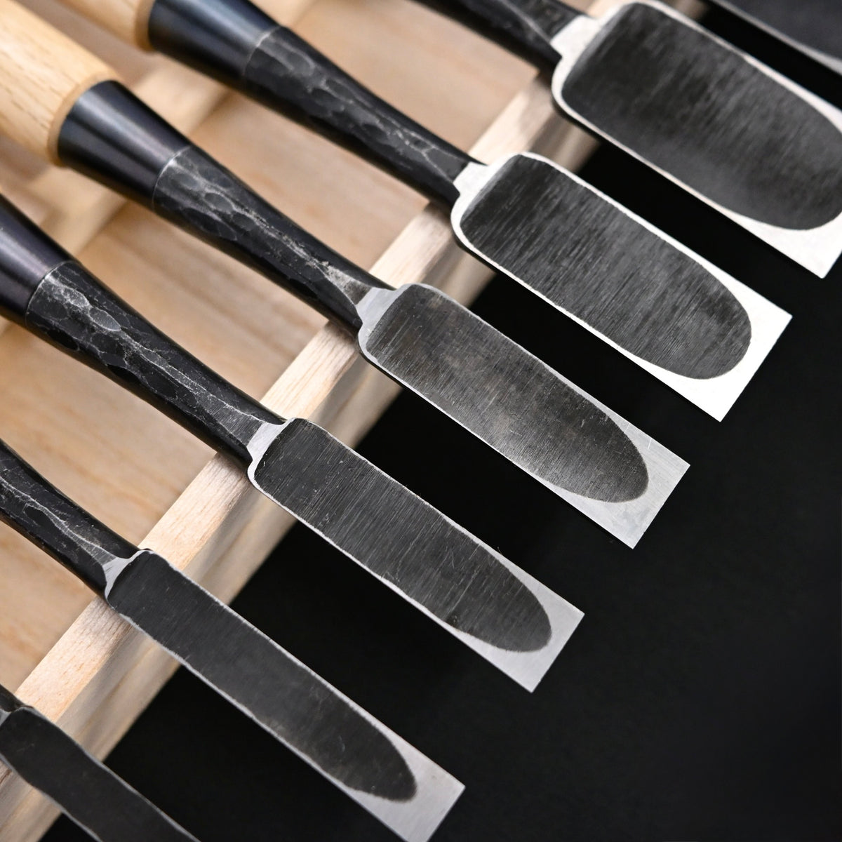 Takashiba Homare Bench Chisels Set (Oirenomi) with Wooden Box 高芝誉 追入組鑿 槌目青紙鋼 白樫 桐箱付