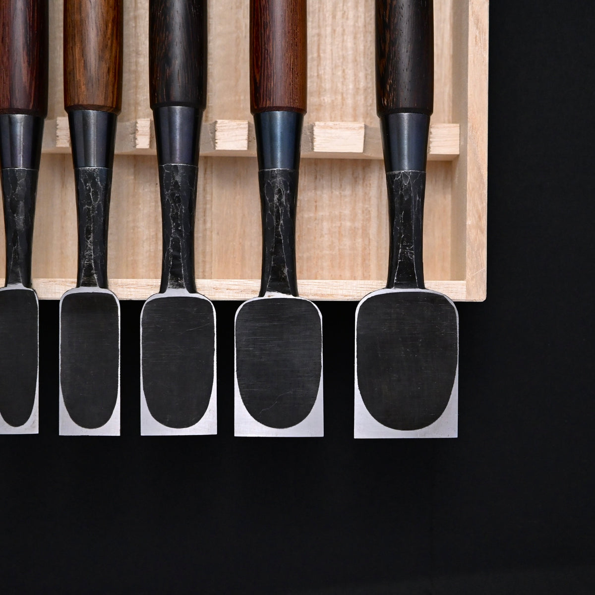 Takashiba Homare Bench Chisels Set (Oirenomi) with Wooden Box 高芝誉 追入組鑿 槌目青紙鋼 タガヤサン 桐箱付