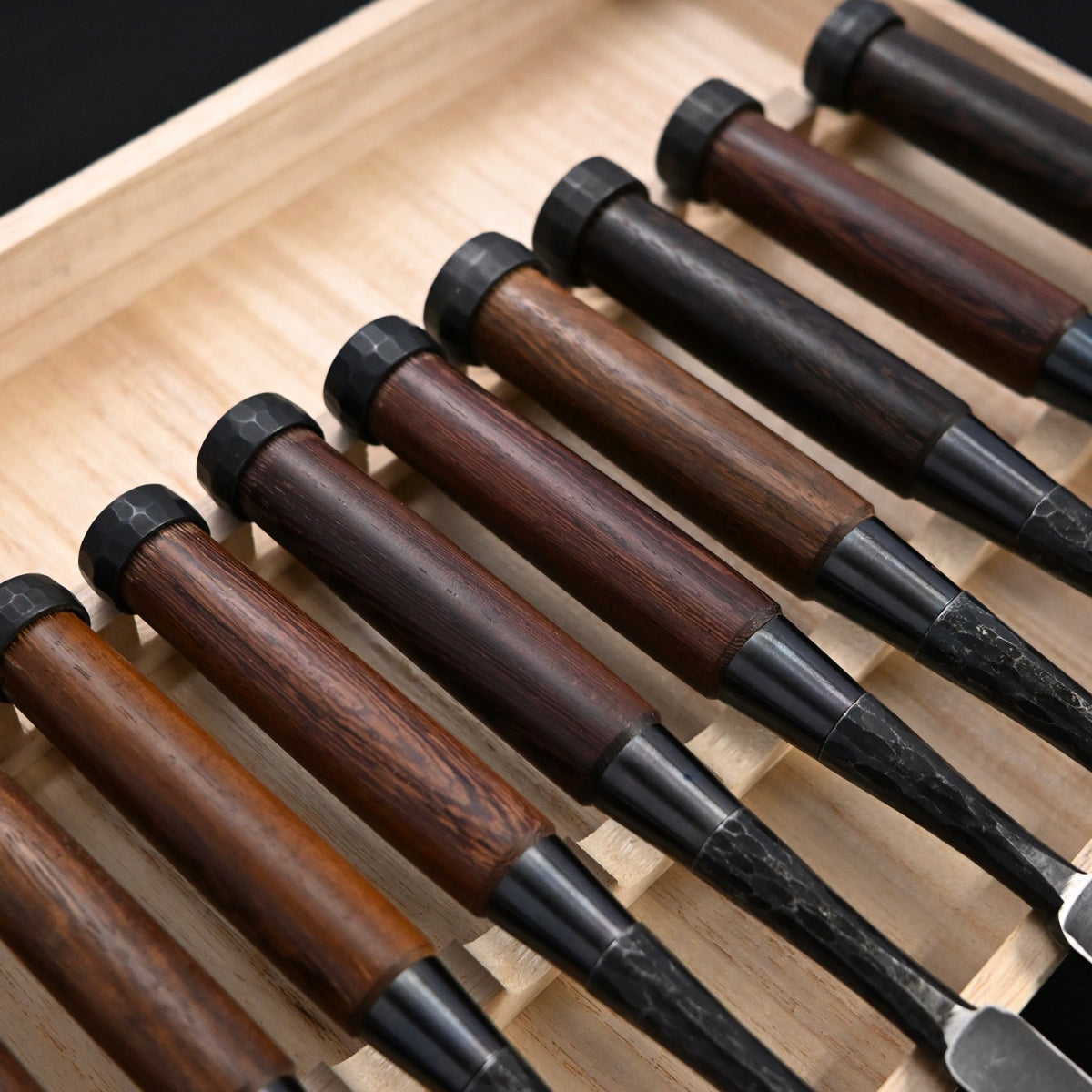 Takashiba Homare Bench Chisels Set (Oirenomi) with Wooden Box 高芝誉 追入組鑿 槌目青紙鋼 タガヤサン 桐箱付