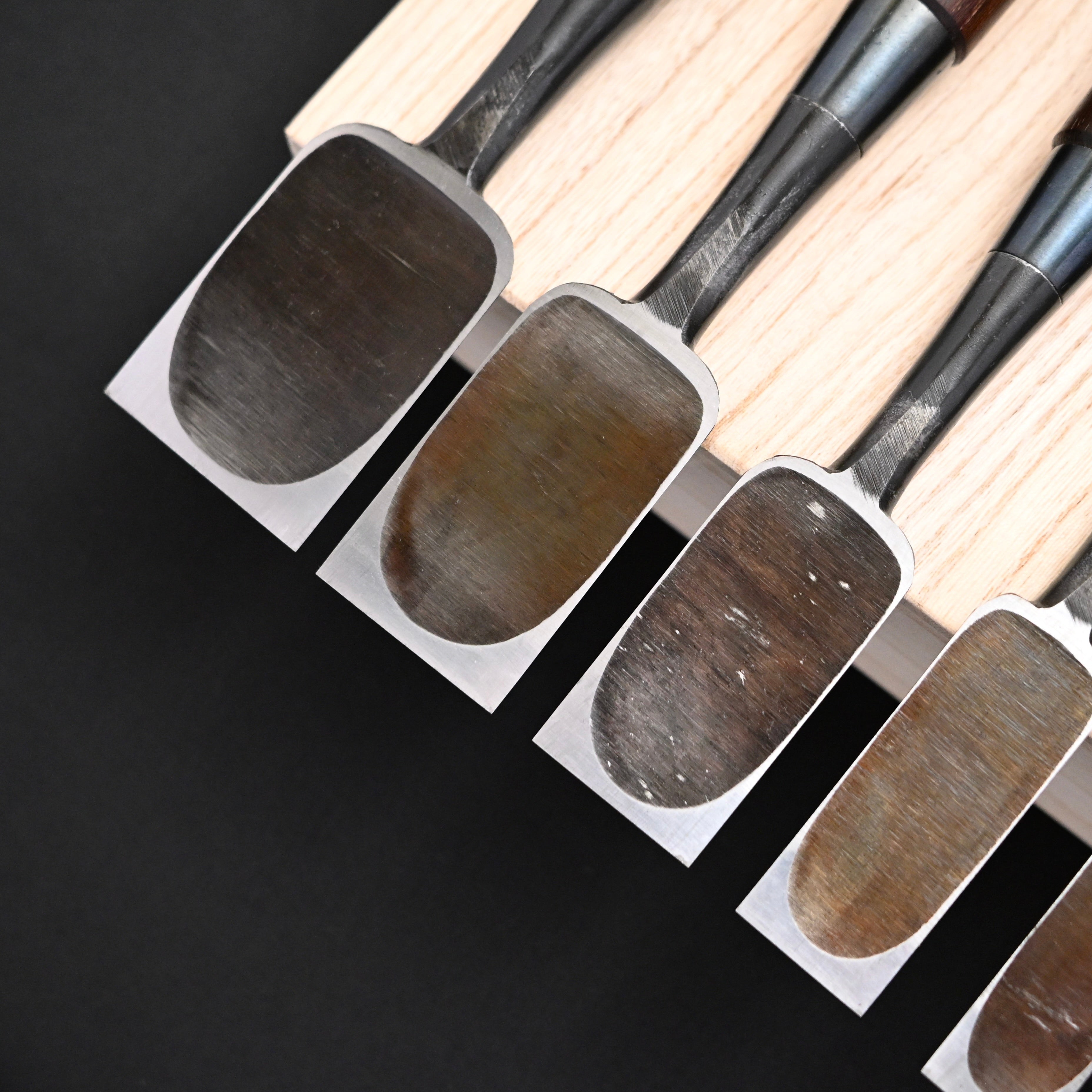 今井忠太郎作 二治弘 甲丸追入組鑿  鉄刀木柄   Nijihiro Komaru Type Bench chisels set Siamese cassia Handles by Chuutarou Imai