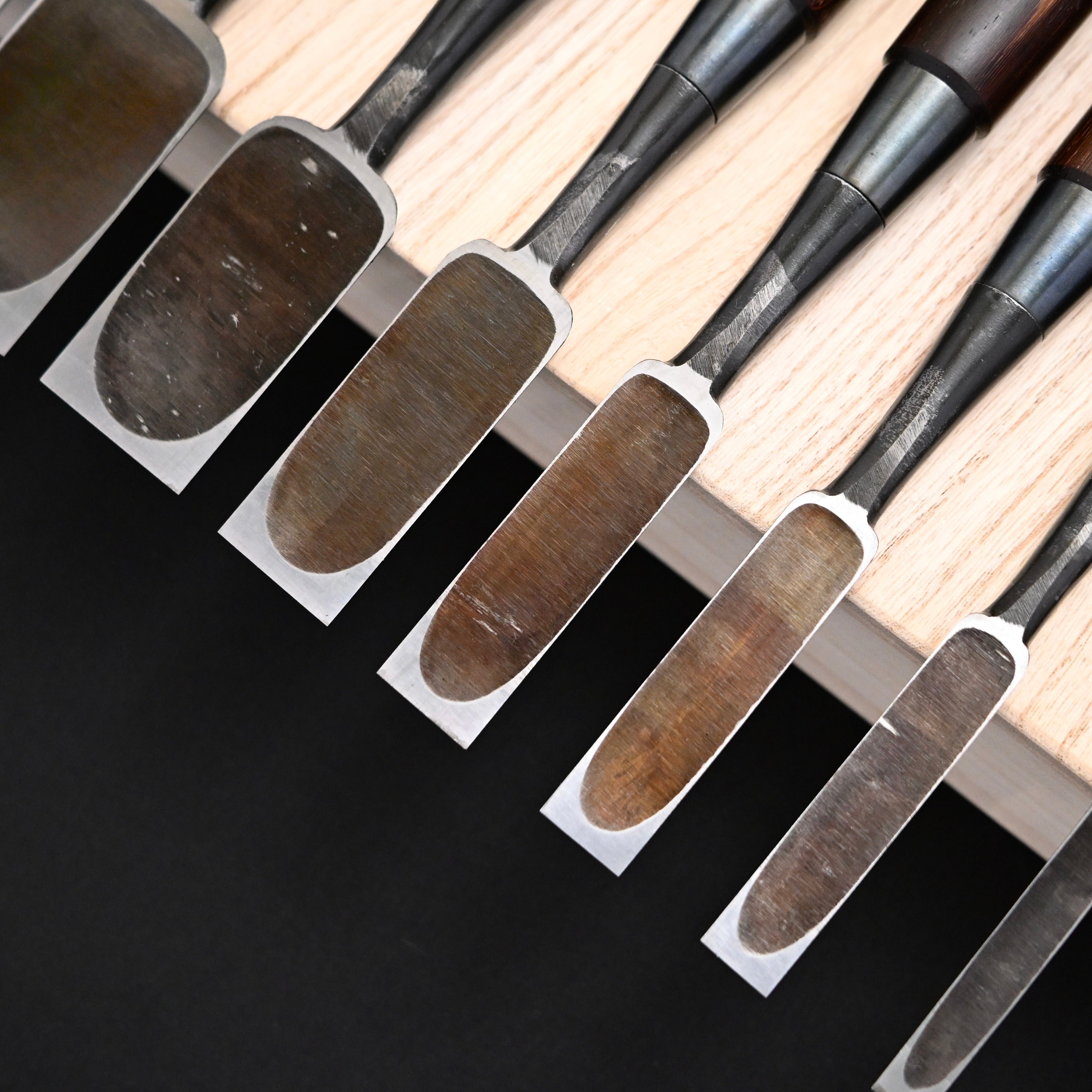 今井忠太郎作 二治弘 甲丸追入組鑿  鉄刀木柄   Nijihiro Komaru Type Bench chisels set Siamese cassia Handles by Chuutarou Imai