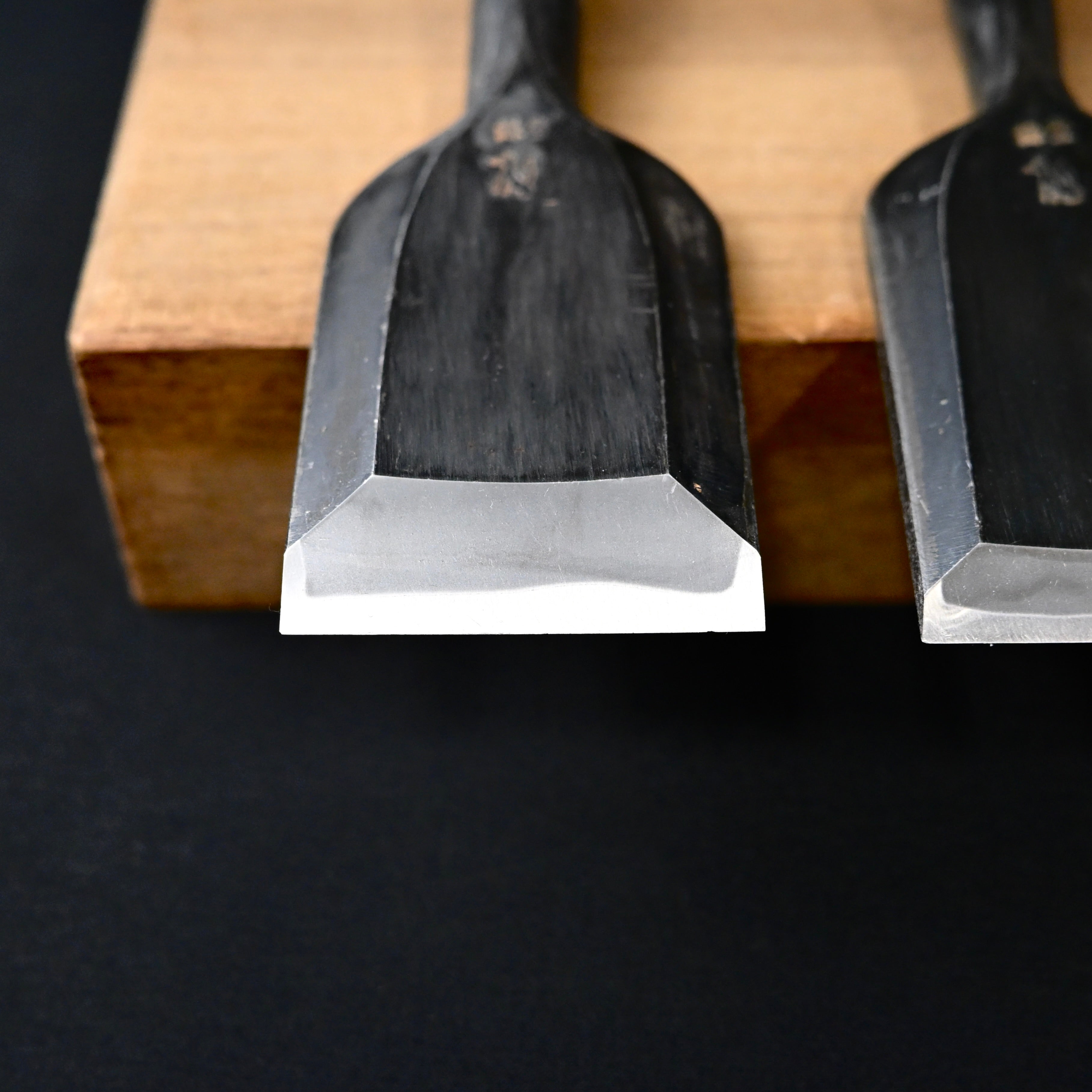 磯野信夫作 狐 追入鑿   Old stock Kitsune Bench chisels with white steel by Isono Nobuo