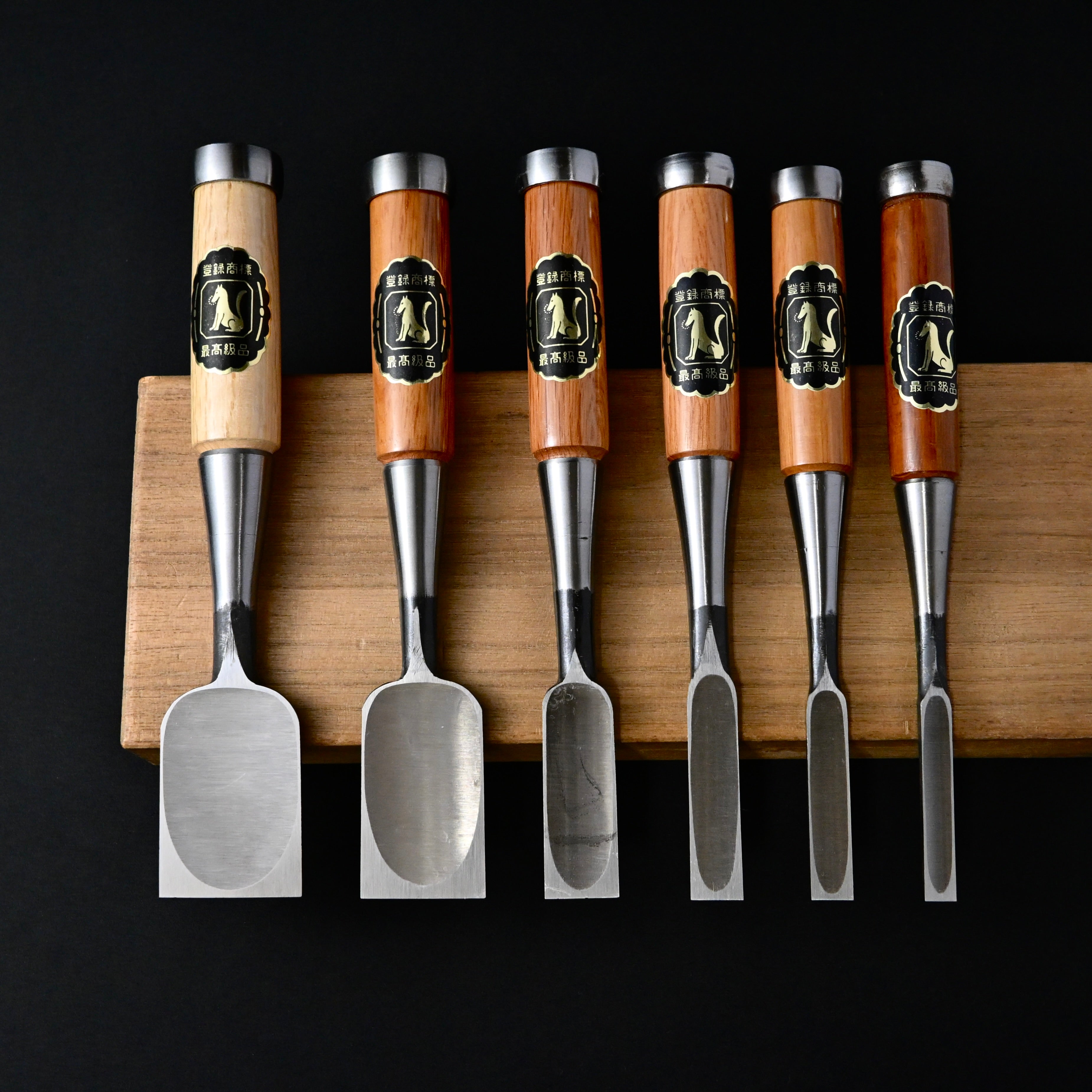 磯野信夫作 狐 追入鑿   Old stock Kitsune Bench chisels with white steel by Isono Nobuo