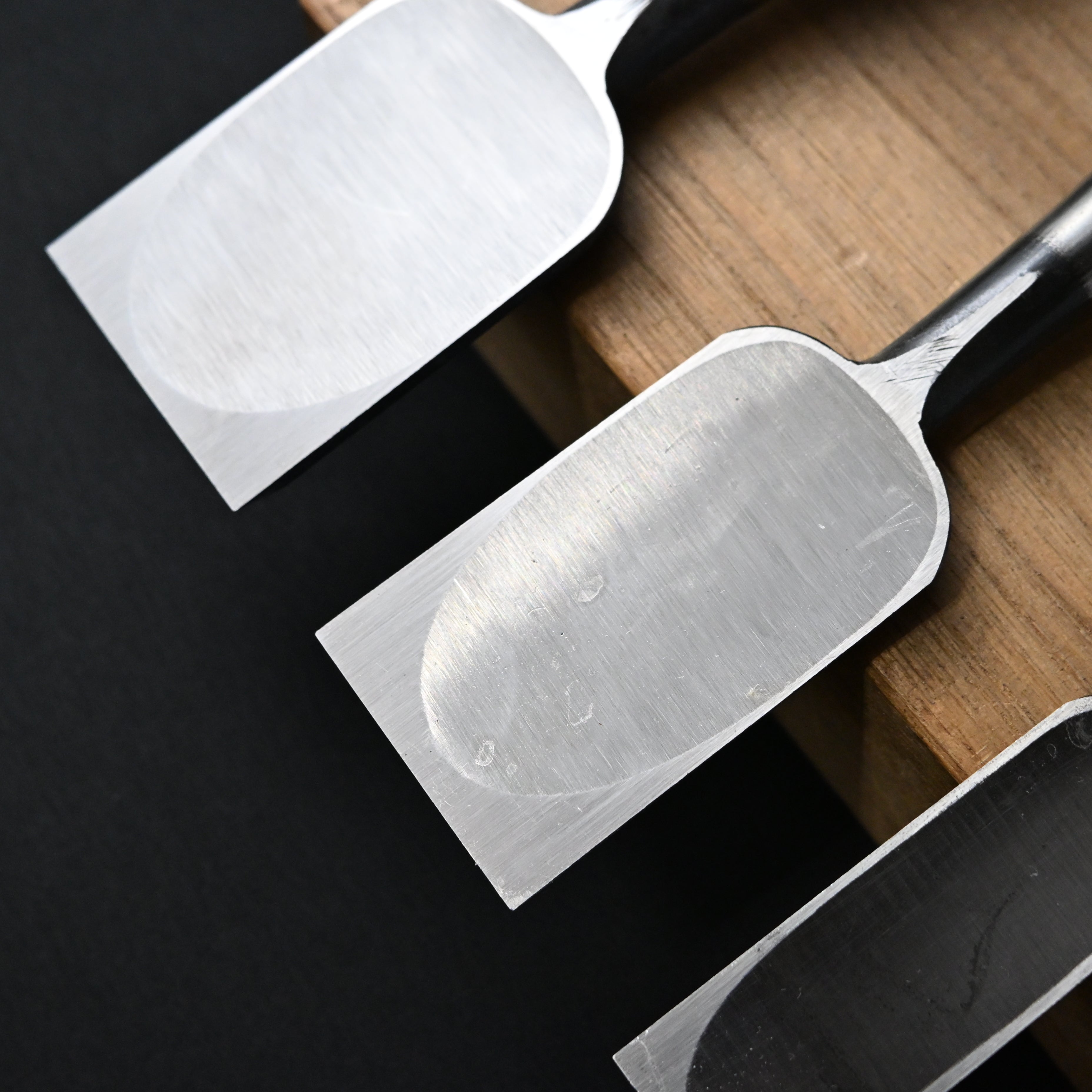 磯野信夫作 狐 追入鑿   Old stock Kitsune Bench chisels with white steel by Isono Nobuo