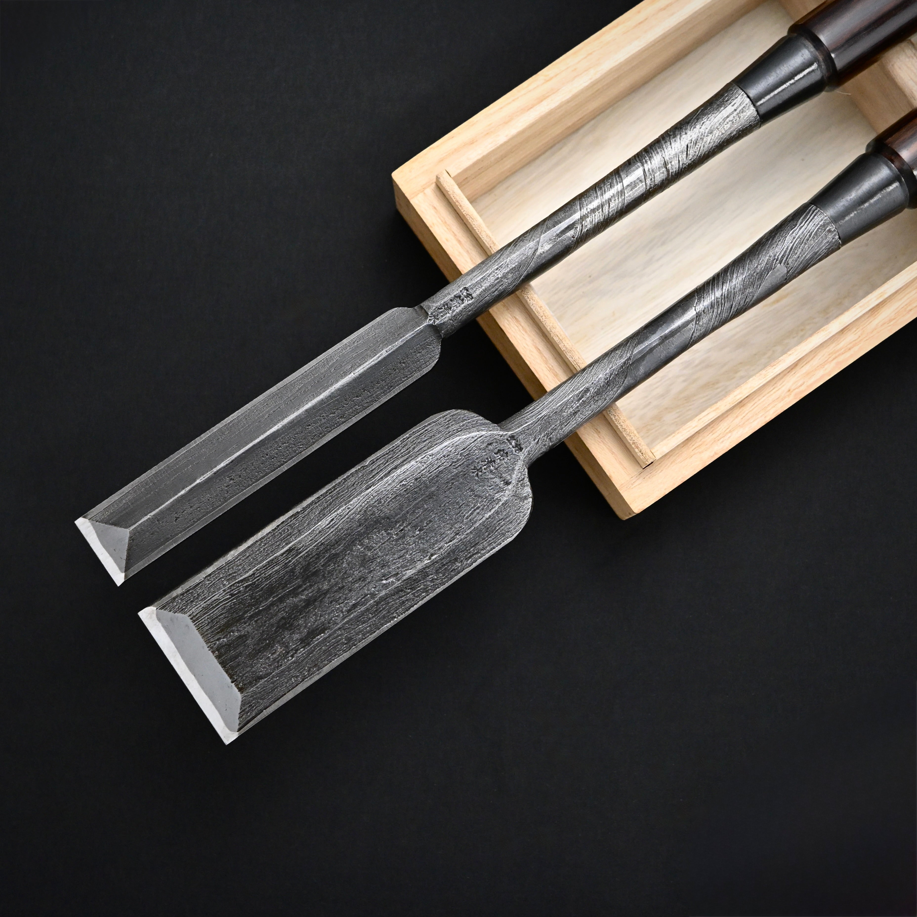 掘出し物  錦清水 木目打捻り 本突き組鑿  48,24mm    Rare Stock Nishiki Kiyomi Mokume Slick Chisels set