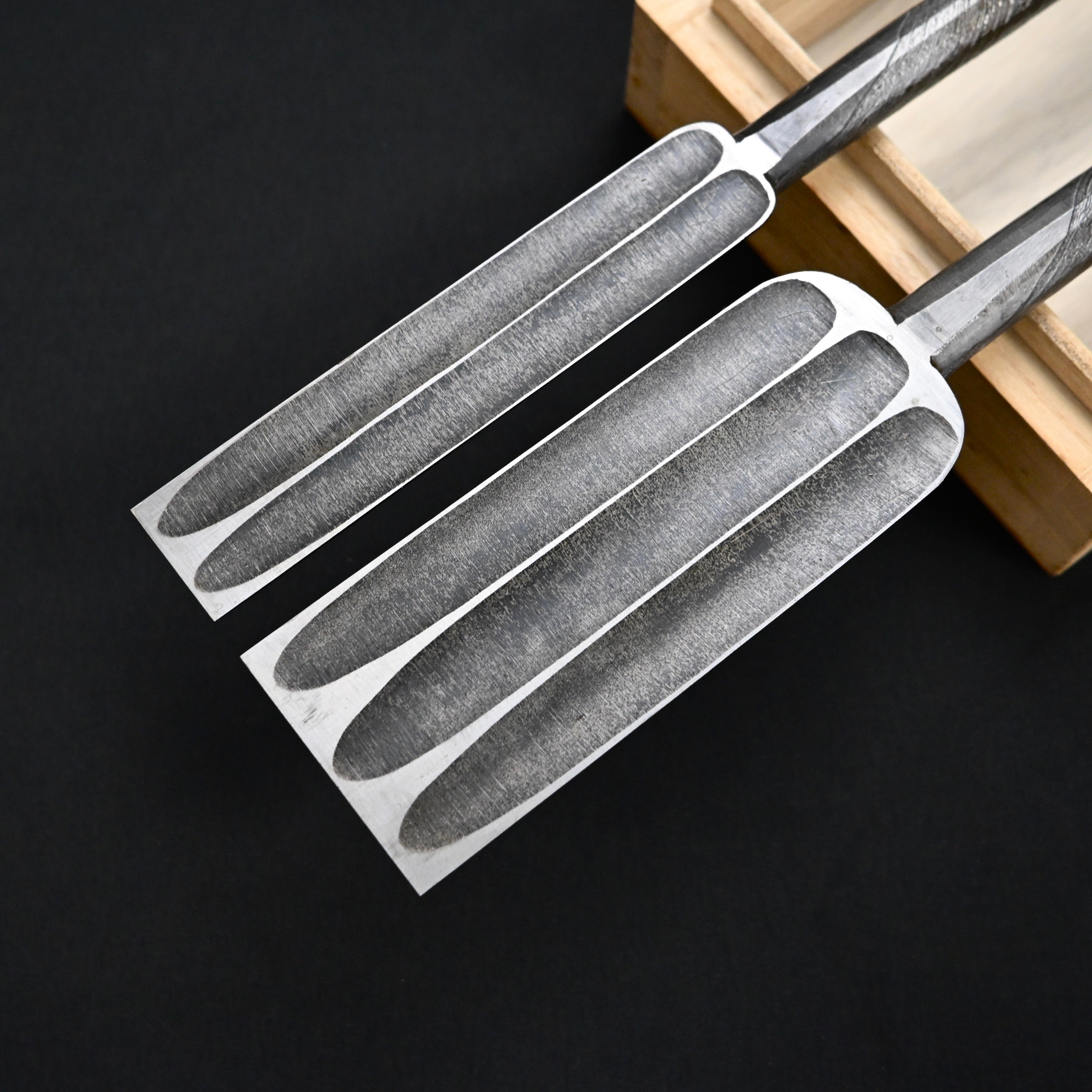 掘出し物  錦清水 木目打捻り 本突き組鑿  48,24mm    Rare Stock Nishiki Kiyomi Mokume Slick Chisels set