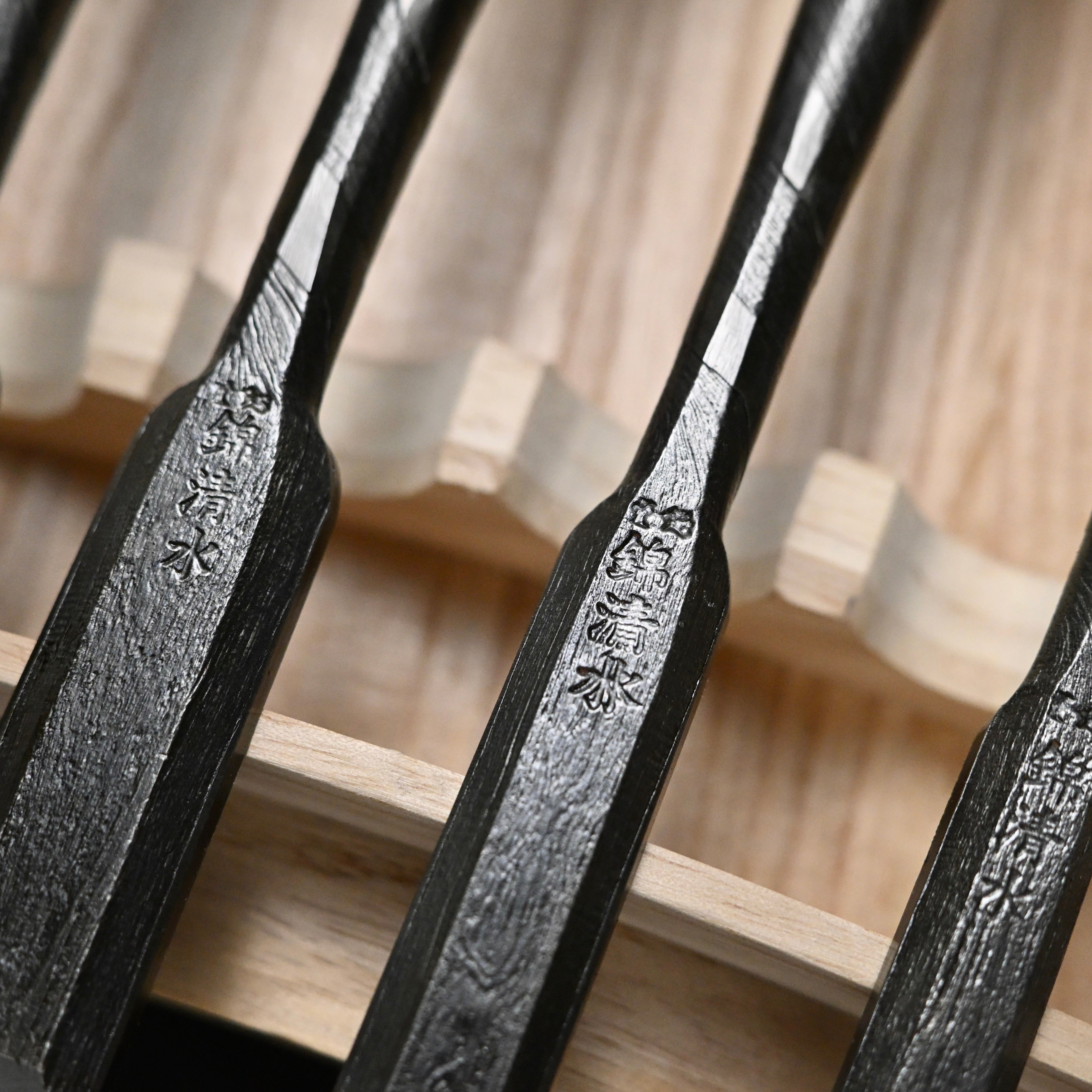 錦清水 木目打捻り 追入組鑿 15本組   Rare stock Nishiki Kiyomi Mokume Bench Chisels 15pc set