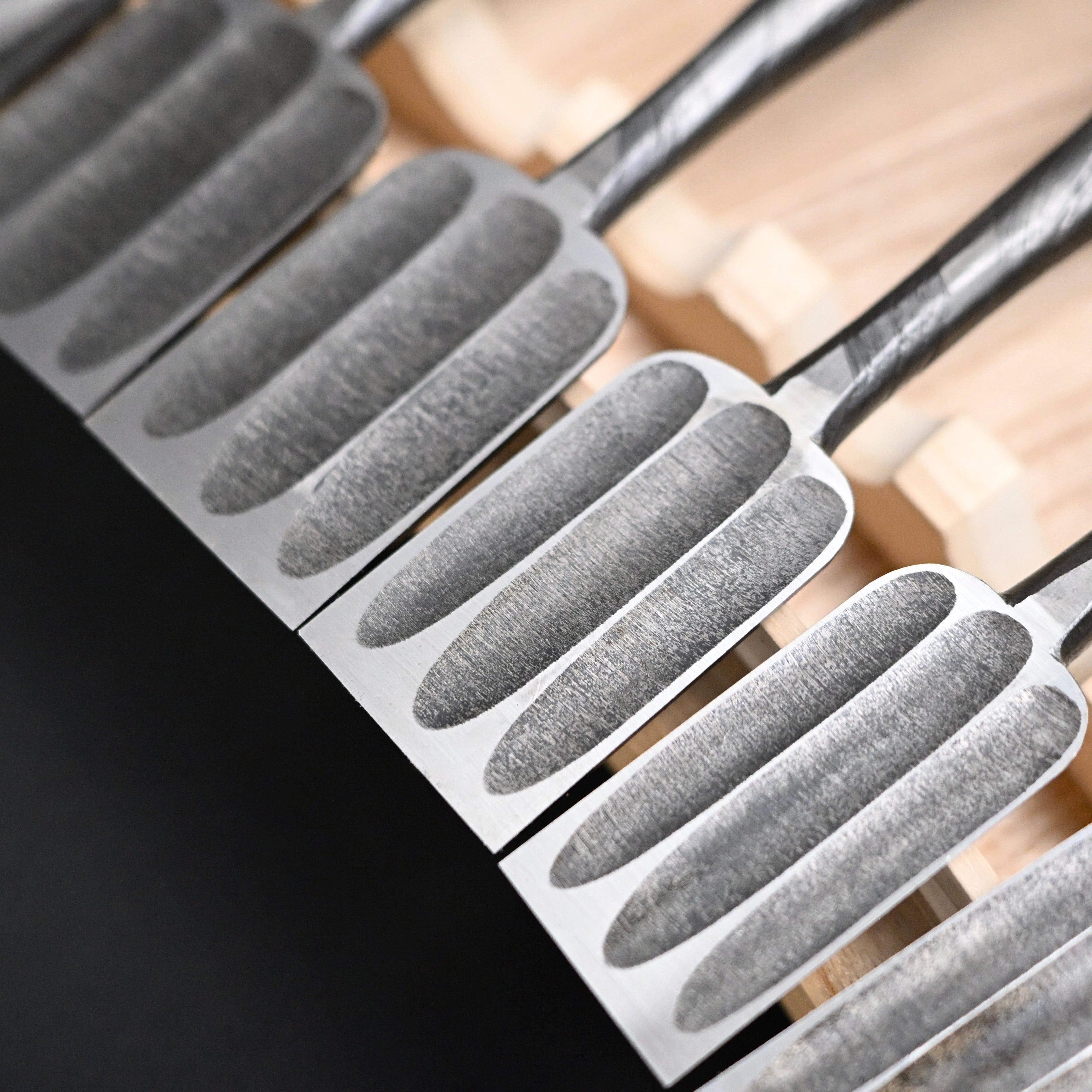 錦清水 木目打捻り 追入組鑿 15本組   Rare stock Nishiki Kiyomi Mokume Bench Chisels 15pc set