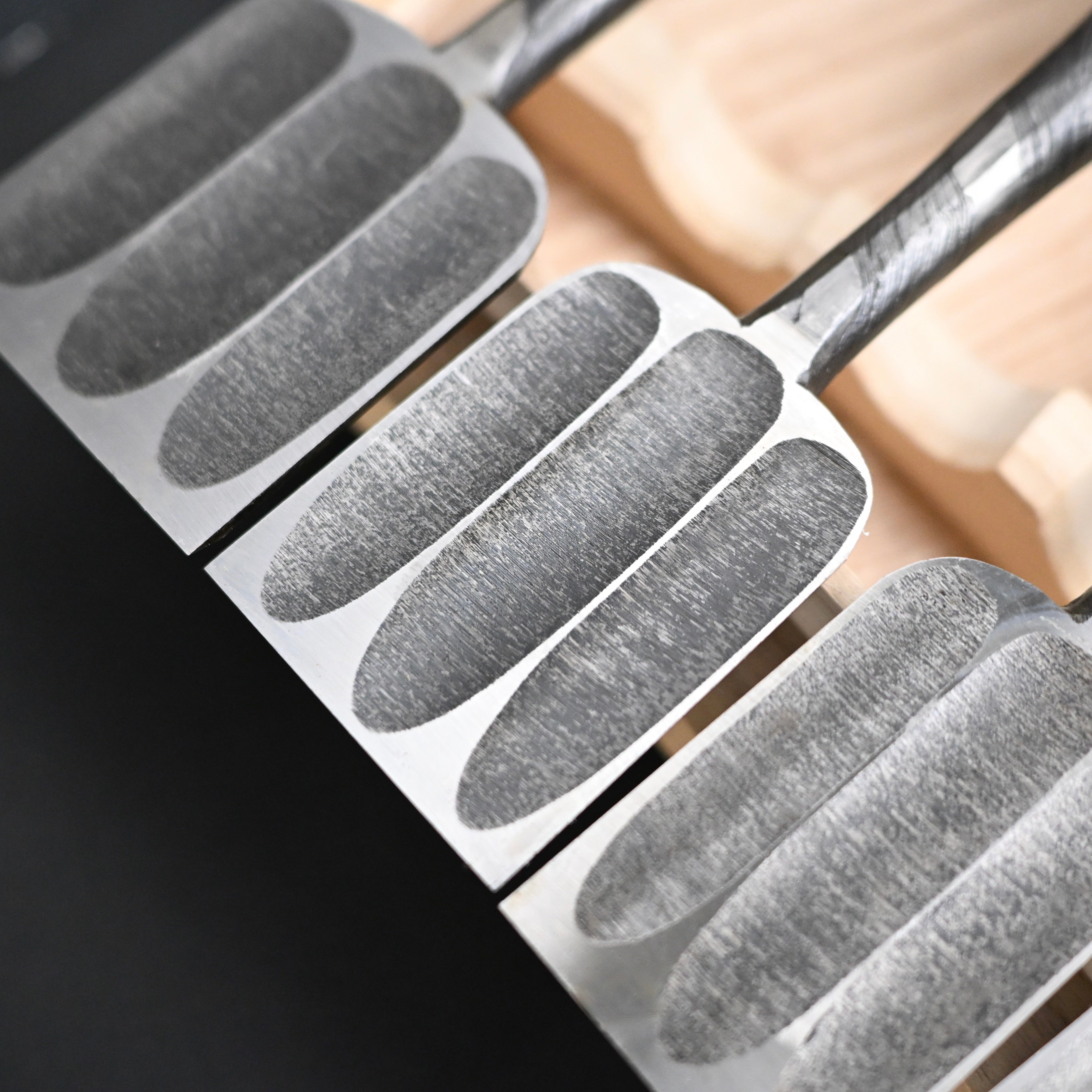 錦清水 木目打捻り 追入組鑿 15本組   Rare stock Nishiki Kiyomi Mokume Bench Chisels 15pc set