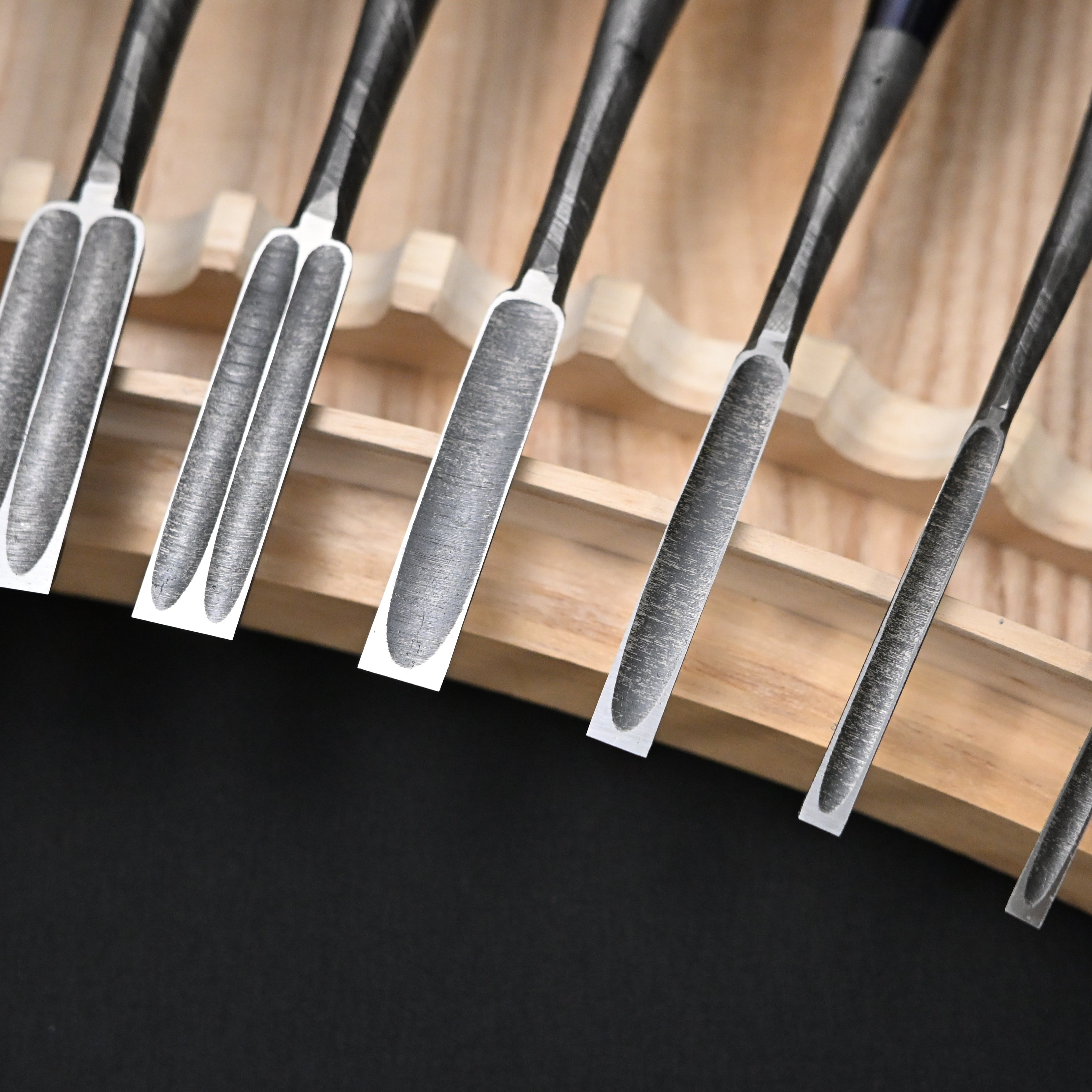 錦清水 木目打捻り 追入組鑿 15本組   Rare stock Nishiki Kiyomi Mokume Bench Chisels 15pc set