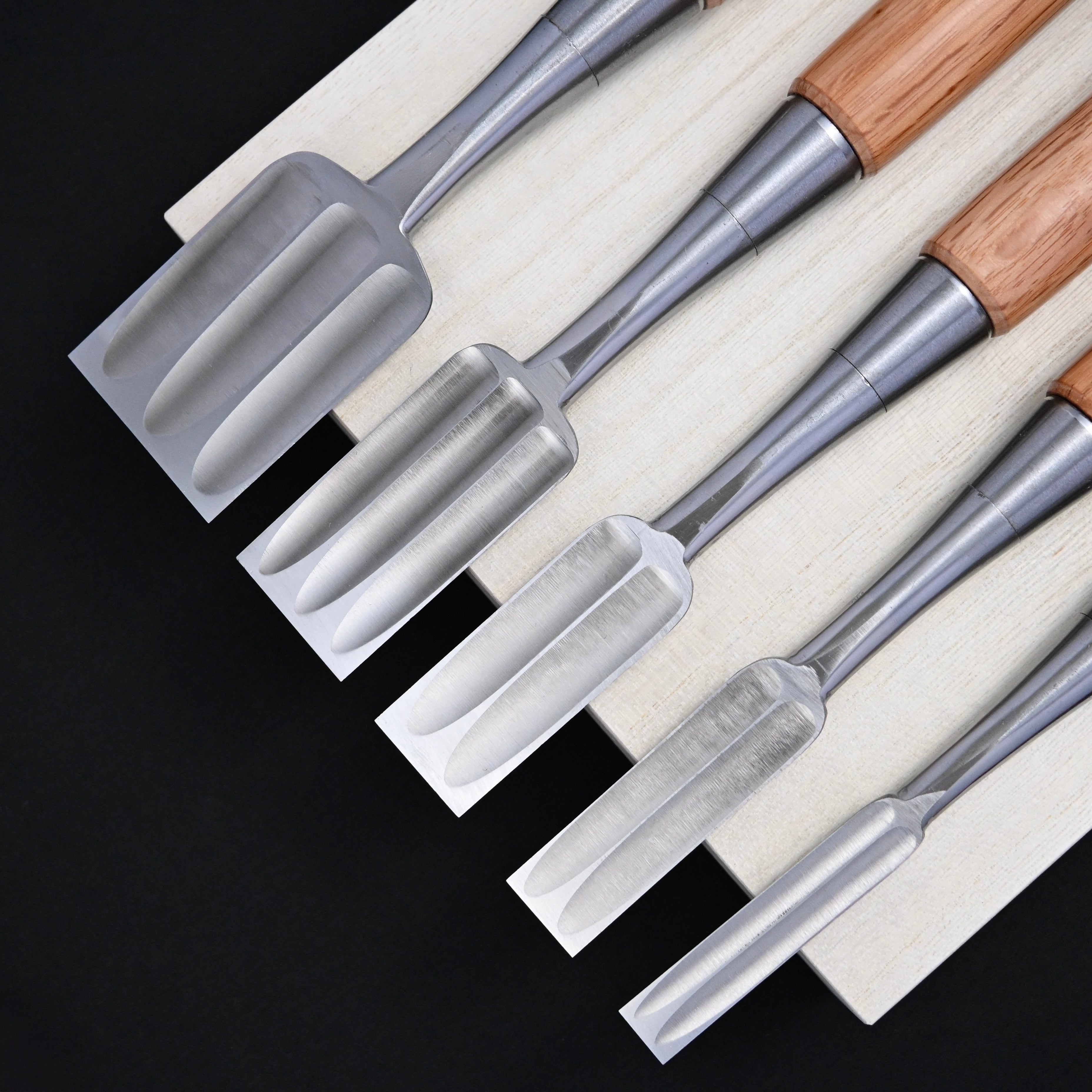助丸ハイス 三ツ裏 追入組鑿  5本組 桐箱付     Sukemaru High-Speed Steel Bench chisels Triple Ura  5pc set