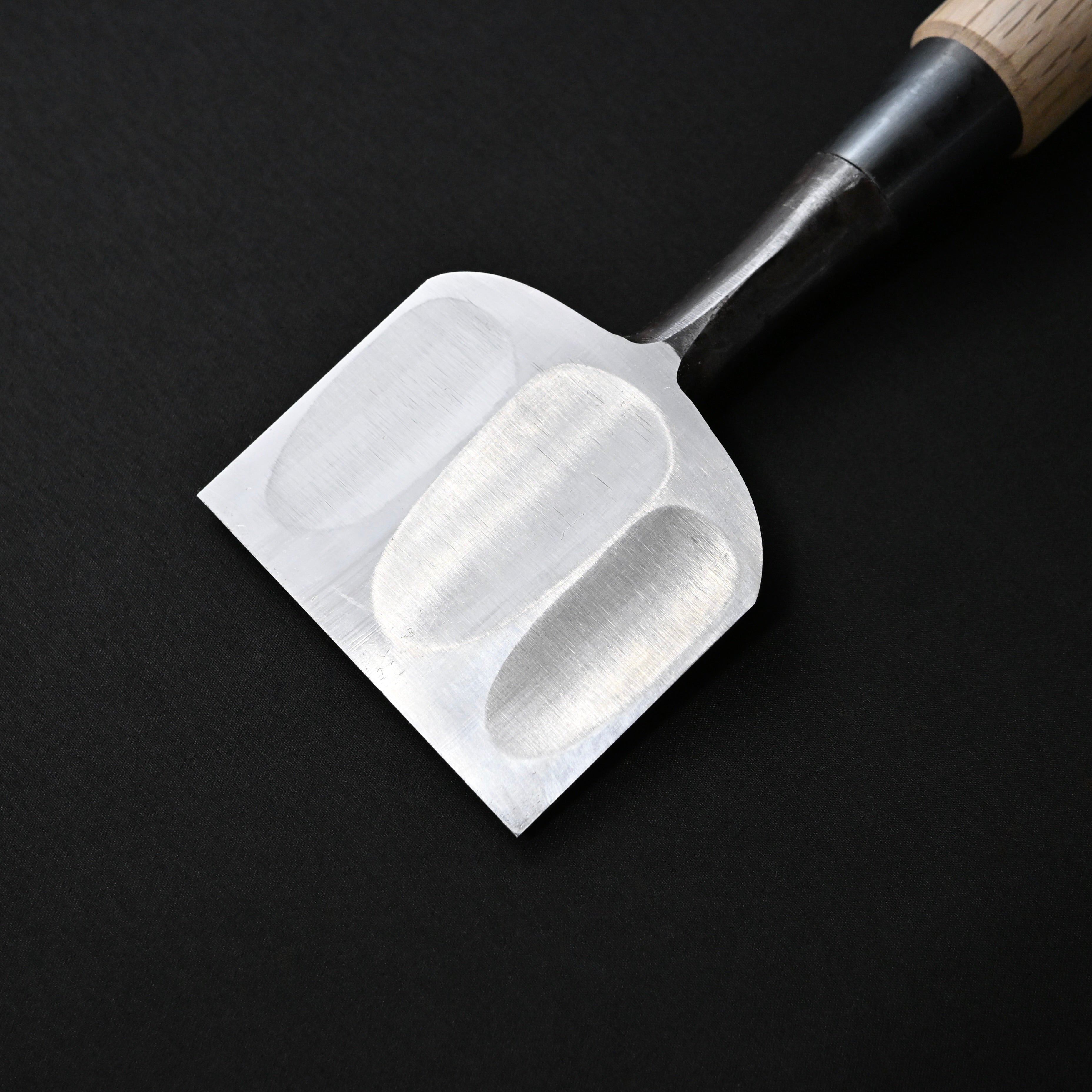 Kikuhiromaru Bench chisels with White steel (Oirenomi) 菊弘丸 追入鑿 75mm