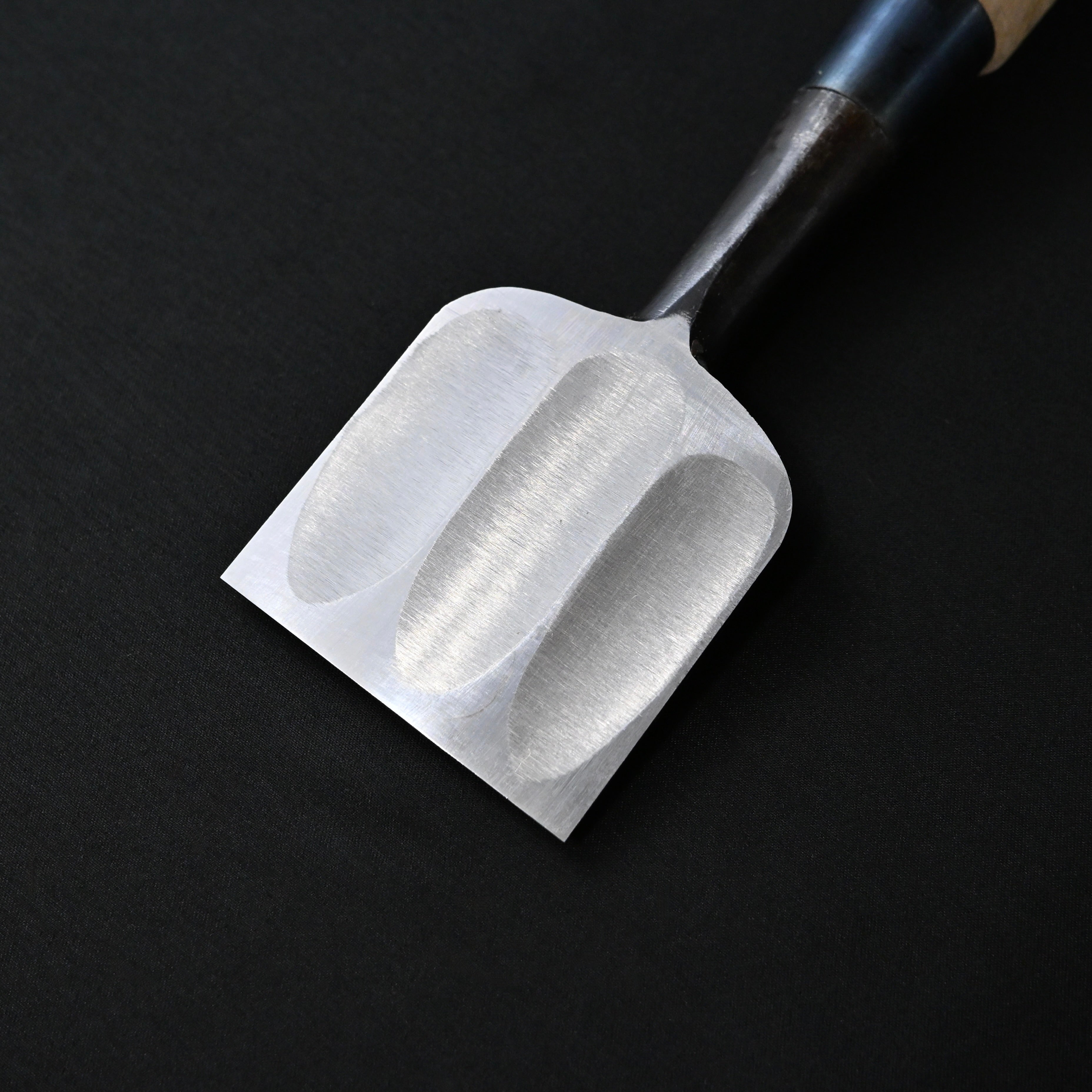 Kikuhiromaru Bench chisels with White steel (Oirenomi) 菊弘丸 追入鑿 60mm