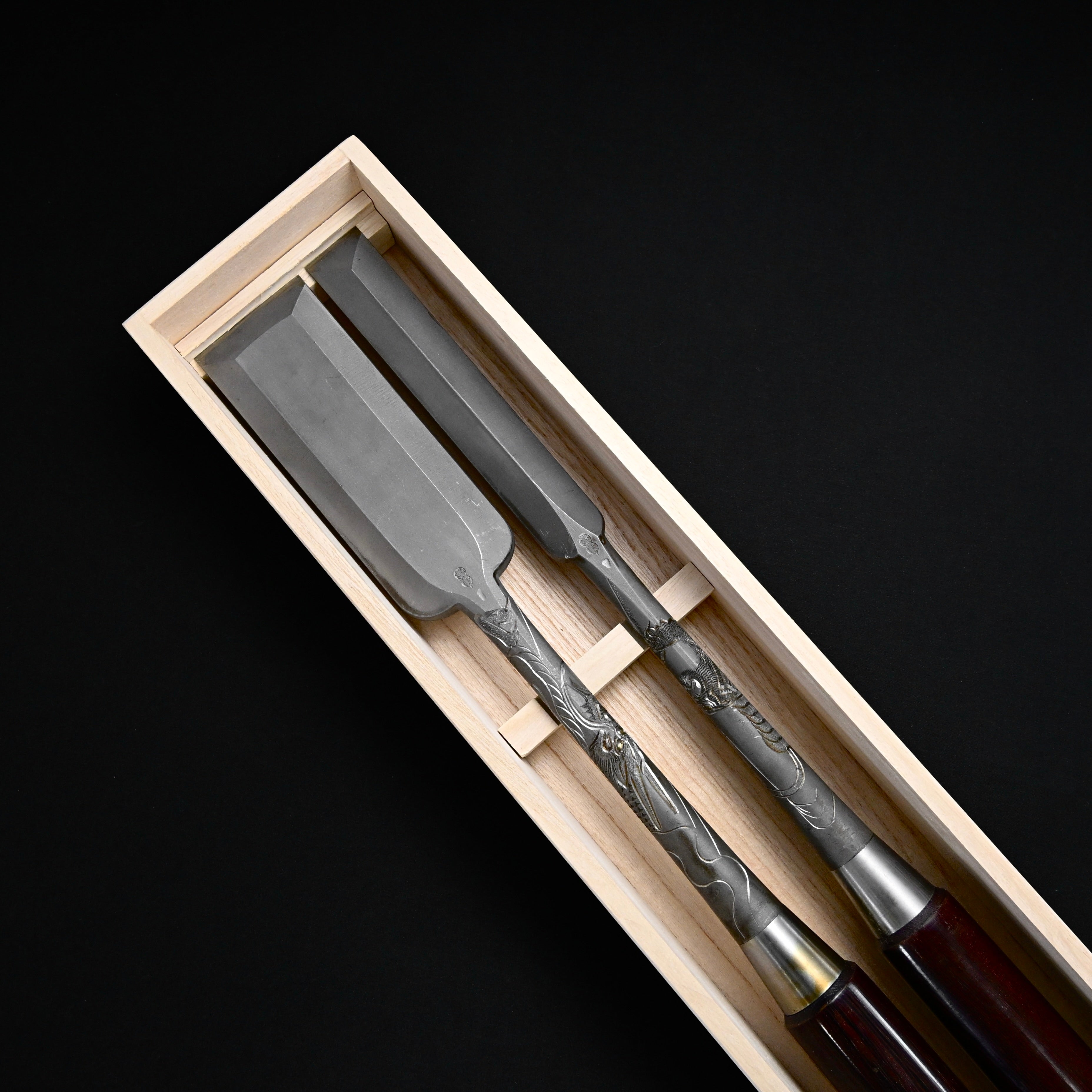 Old stock Touei Slick Chisels set with Dragon and Tiger Carving 掘出し物 藤英 龍虎彫 本突き組鑿 三つ裏 48,24mm