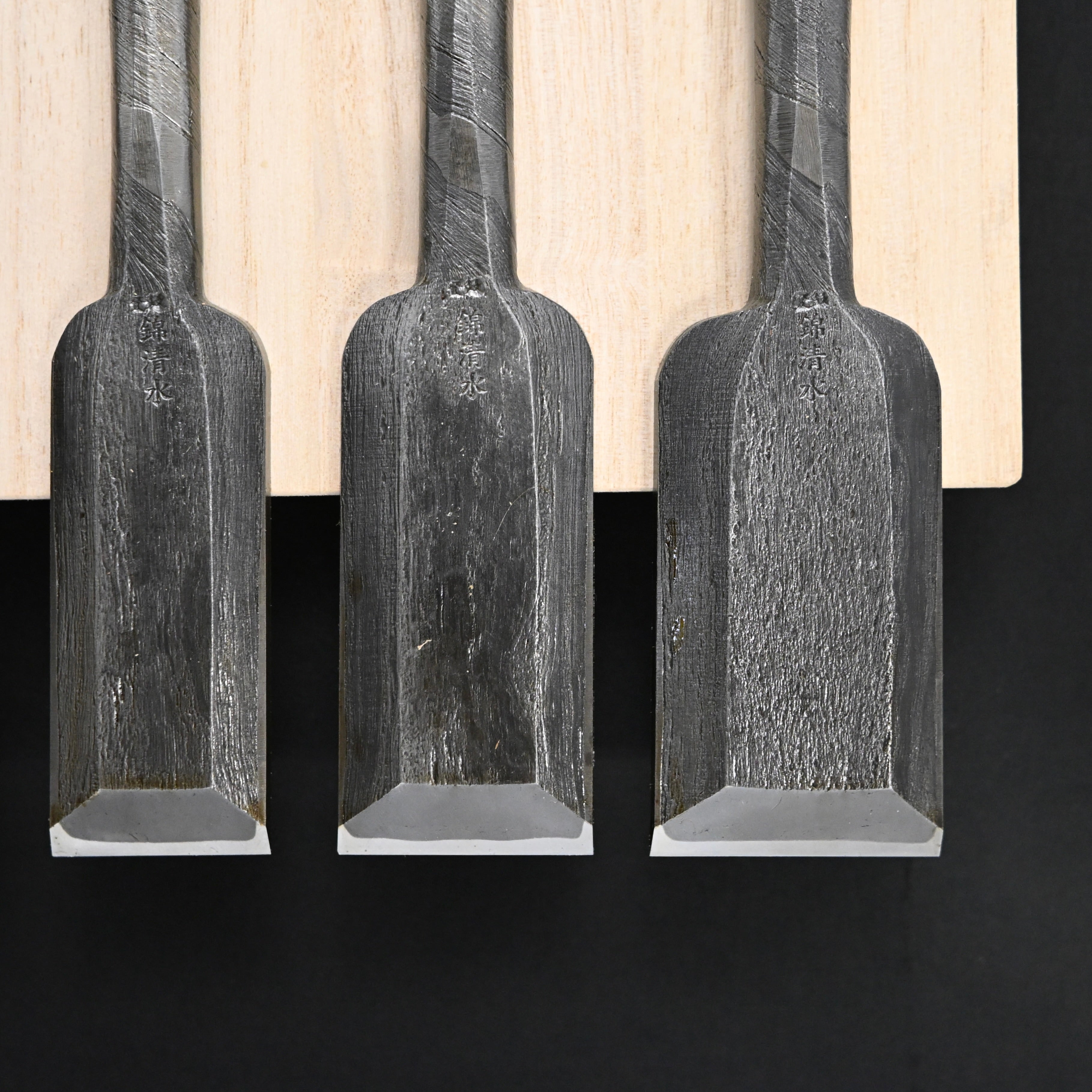 #11掘出し物  錦清水 叩き鑿5本組 グミ柄     Rare Stock Nishiki Kiyomi Timber Chisels Set 5pc with Gumi Handle