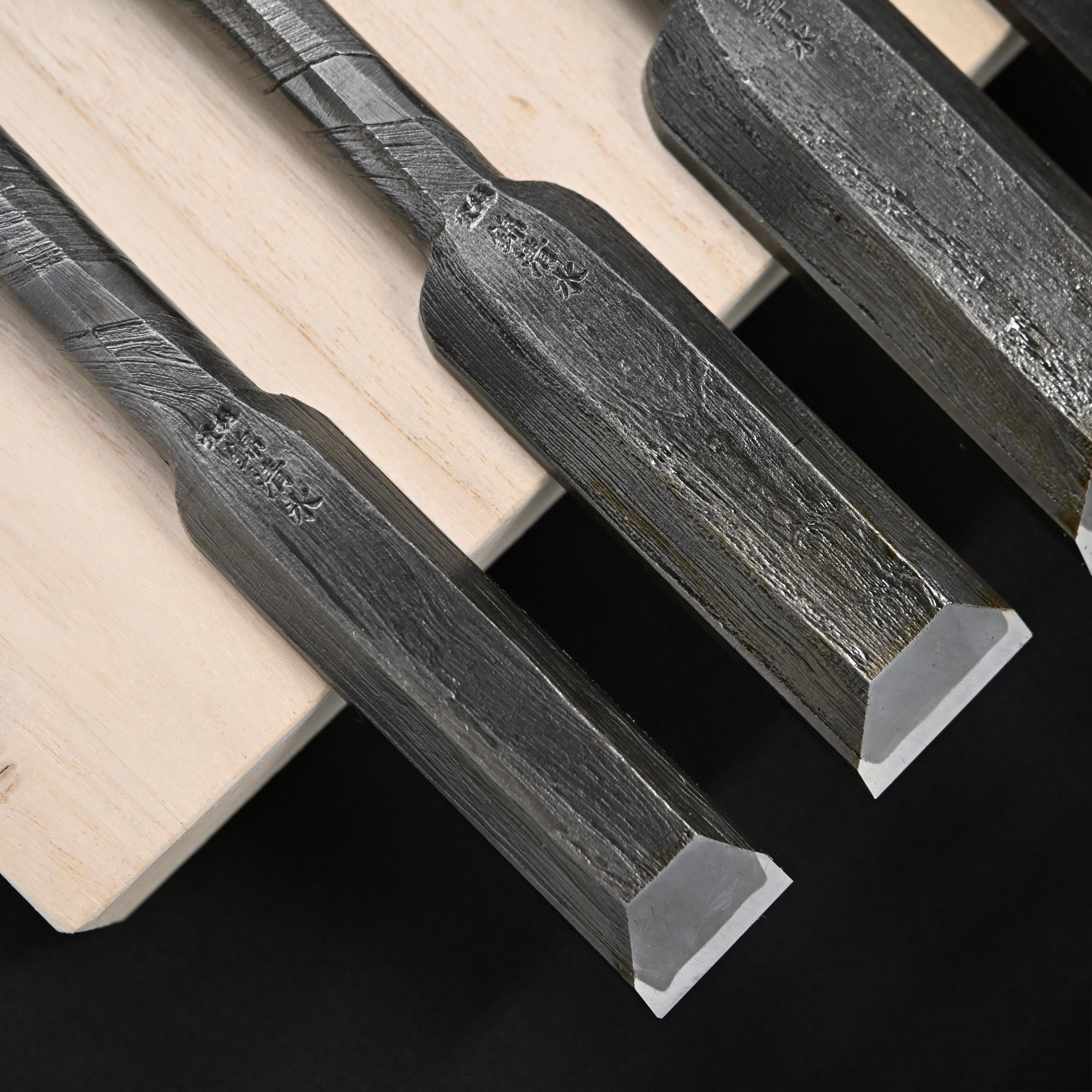 #11掘出し物  錦清水 叩き鑿5本組 グミ柄     Rare Stock Nishiki Kiyomi Timber Chisels Set 5pc with Gumi Handle