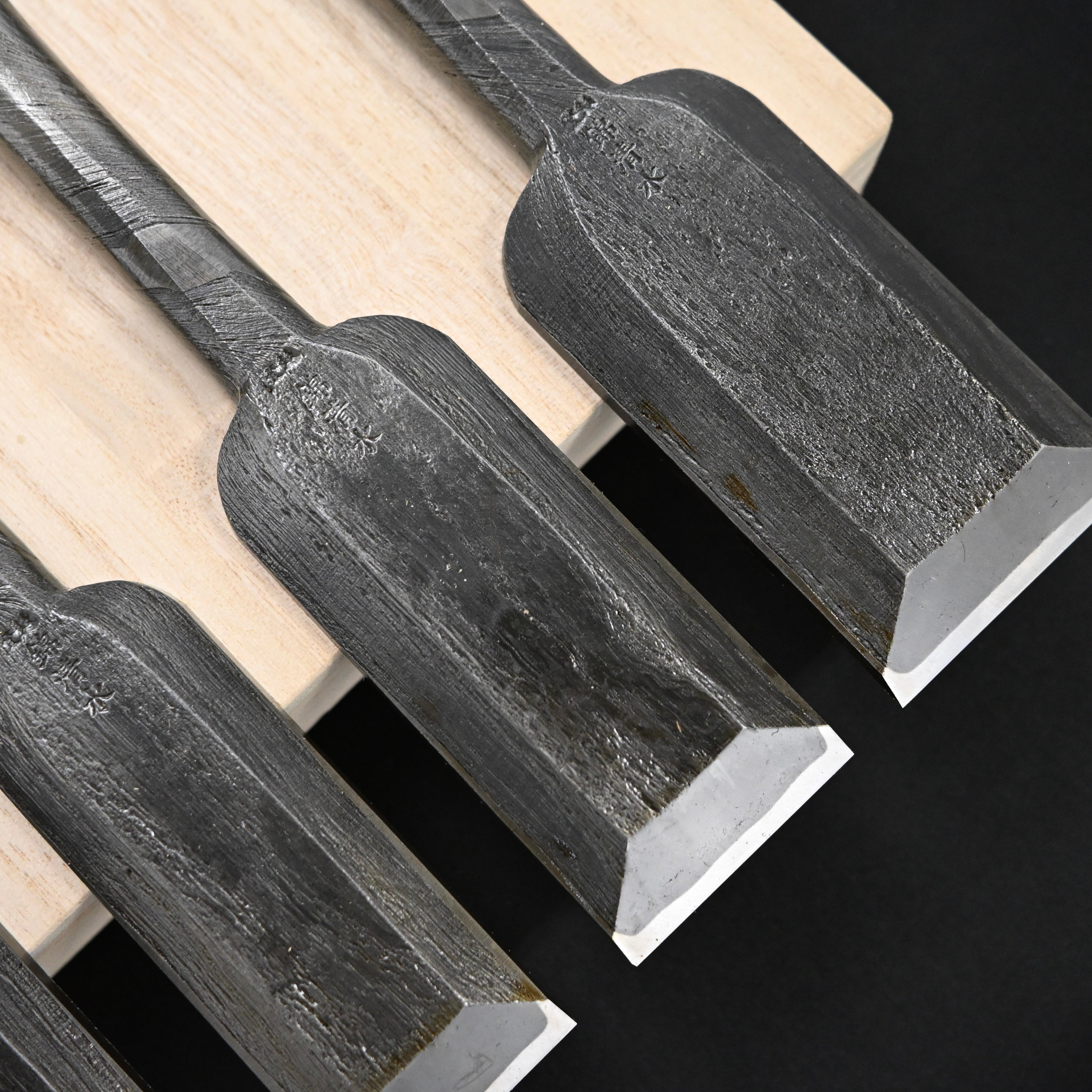 #11掘出し物  錦清水 叩き鑿5本組 グミ柄     Rare Stock Nishiki Kiyomi Timber Chisels Set 5pc with Gumi Handle