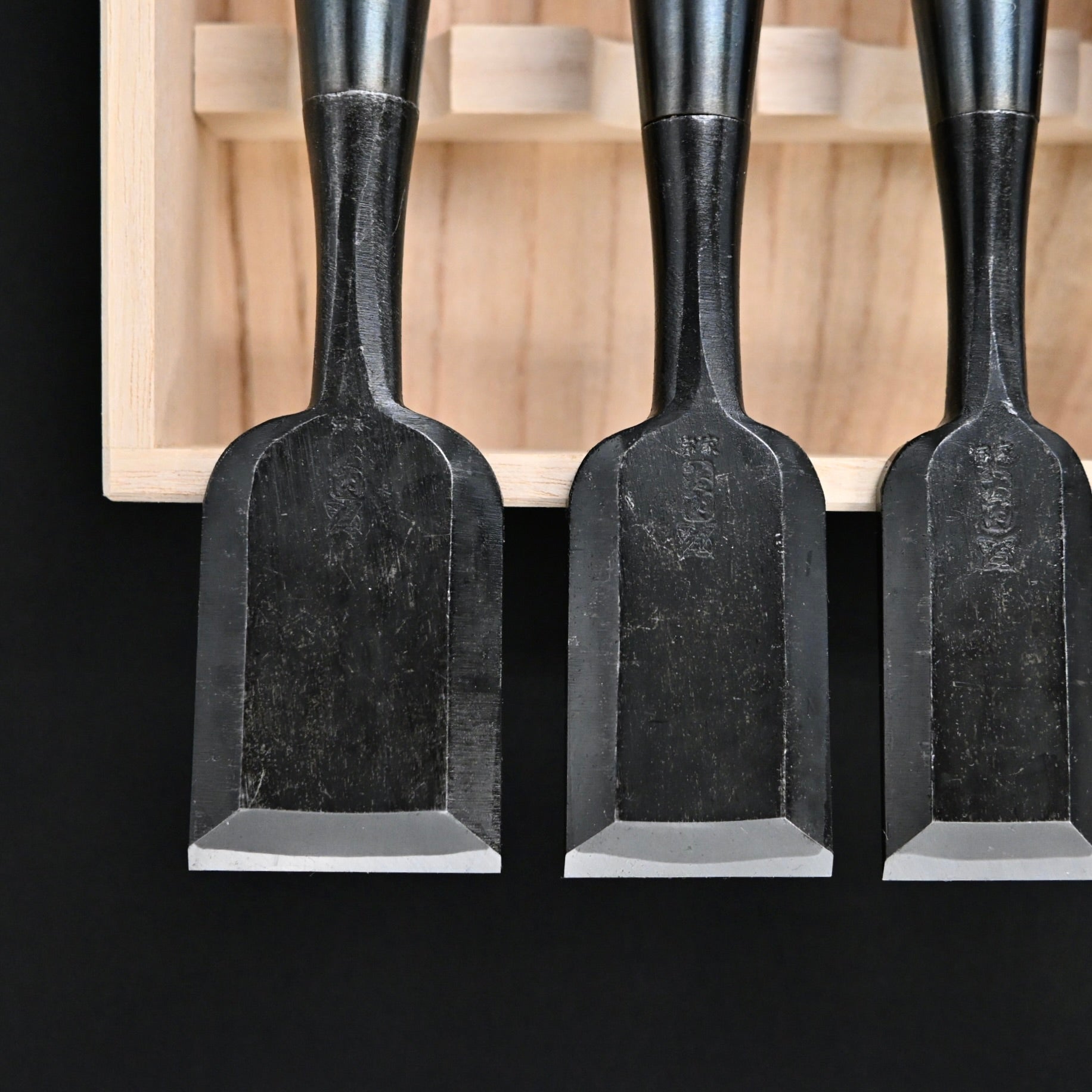 #2 Ouchi Bench chisels set by Ouchi 4th generationRed Oak Handles  四代目 宗家大内 追入組鑿 赤樫柄  桐箱付 Oirenomi