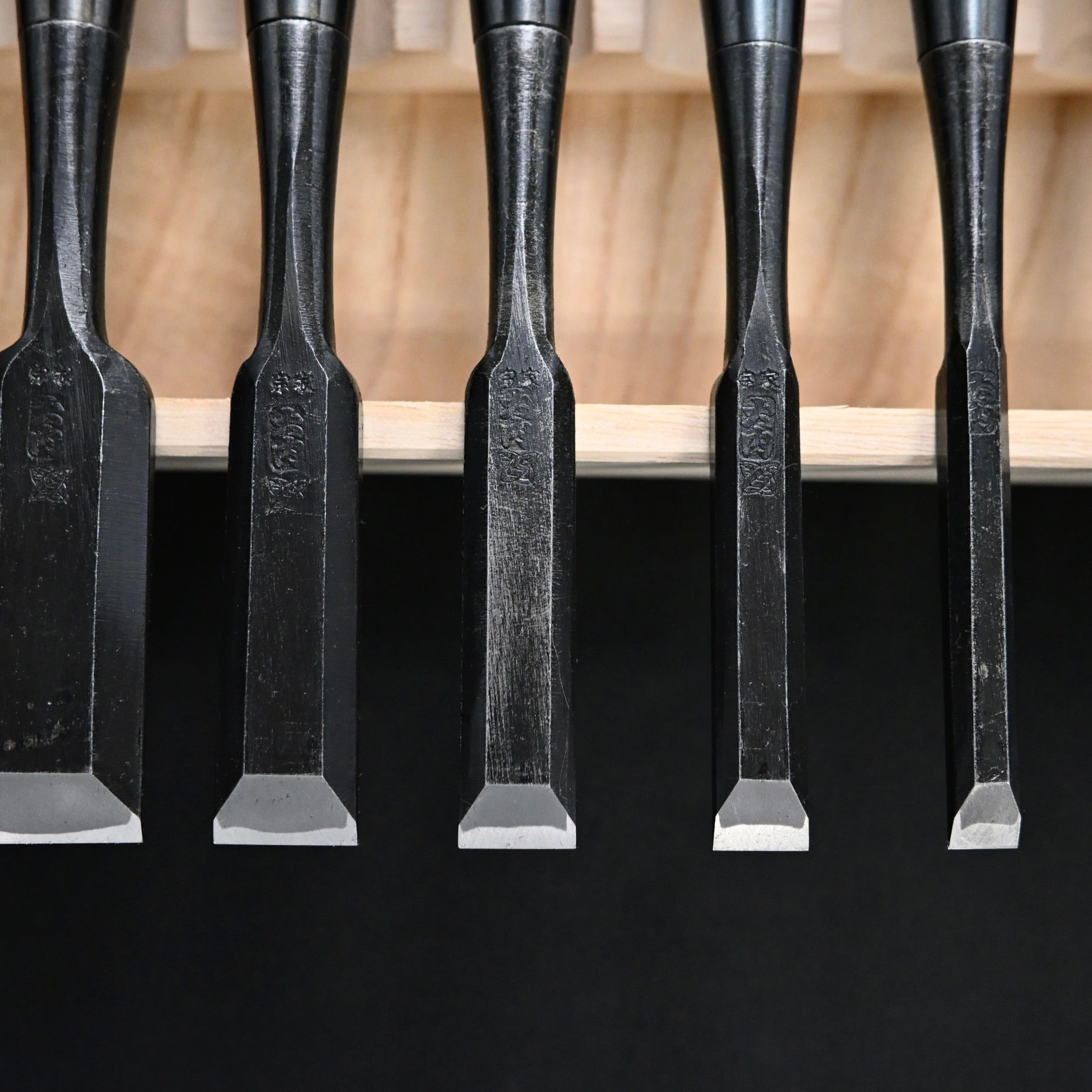 #2 Ouchi Bench chisels set by Ouchi 4th generationRed Oak Handles  四代目 宗家大内 追入組鑿 赤樫柄  桐箱付 Oirenomi