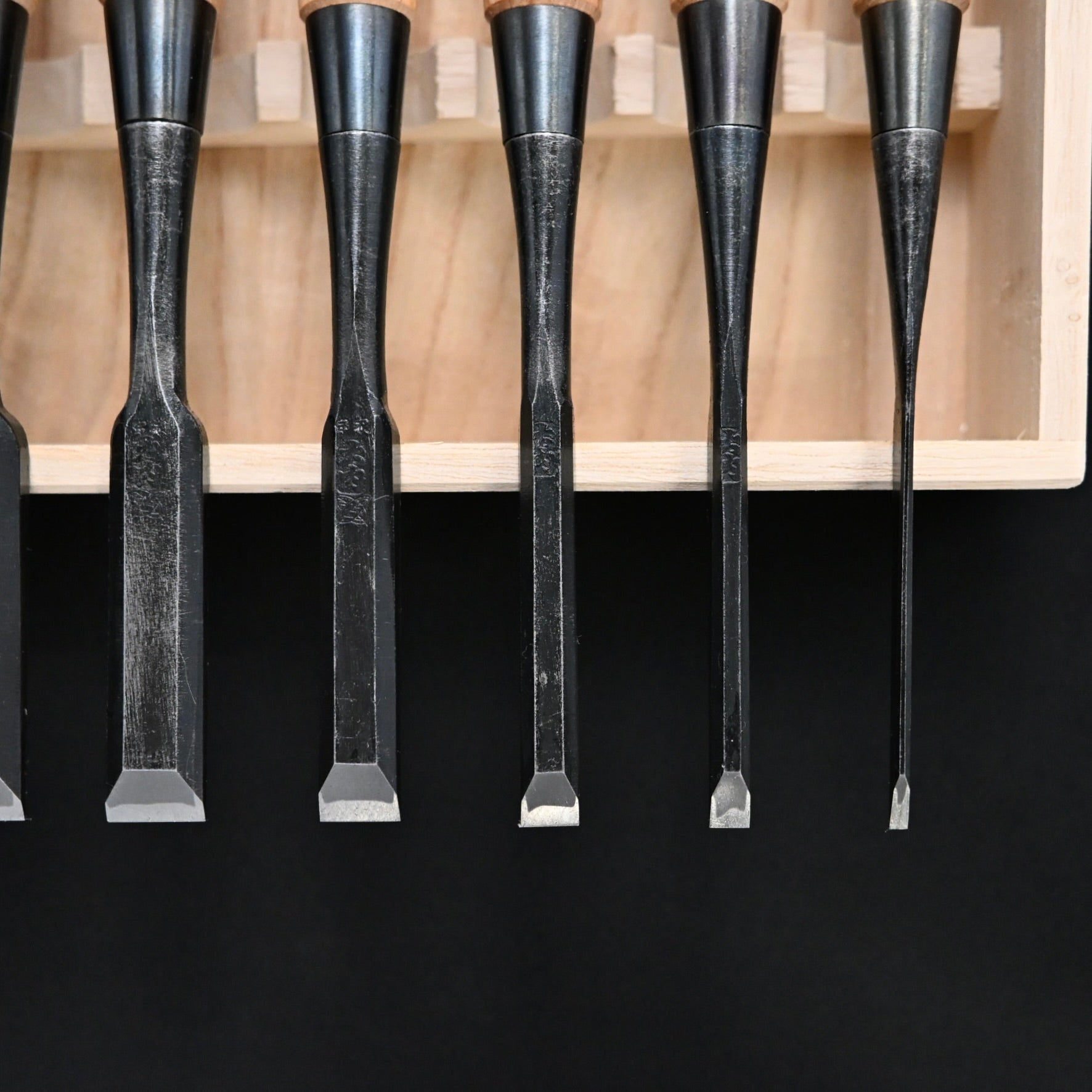 #2 Ouchi Bench chisels set by Ouchi 4th generationRed Oak Handles  四代目 宗家大内 追入組鑿 赤樫柄  桐箱付 Oirenomi