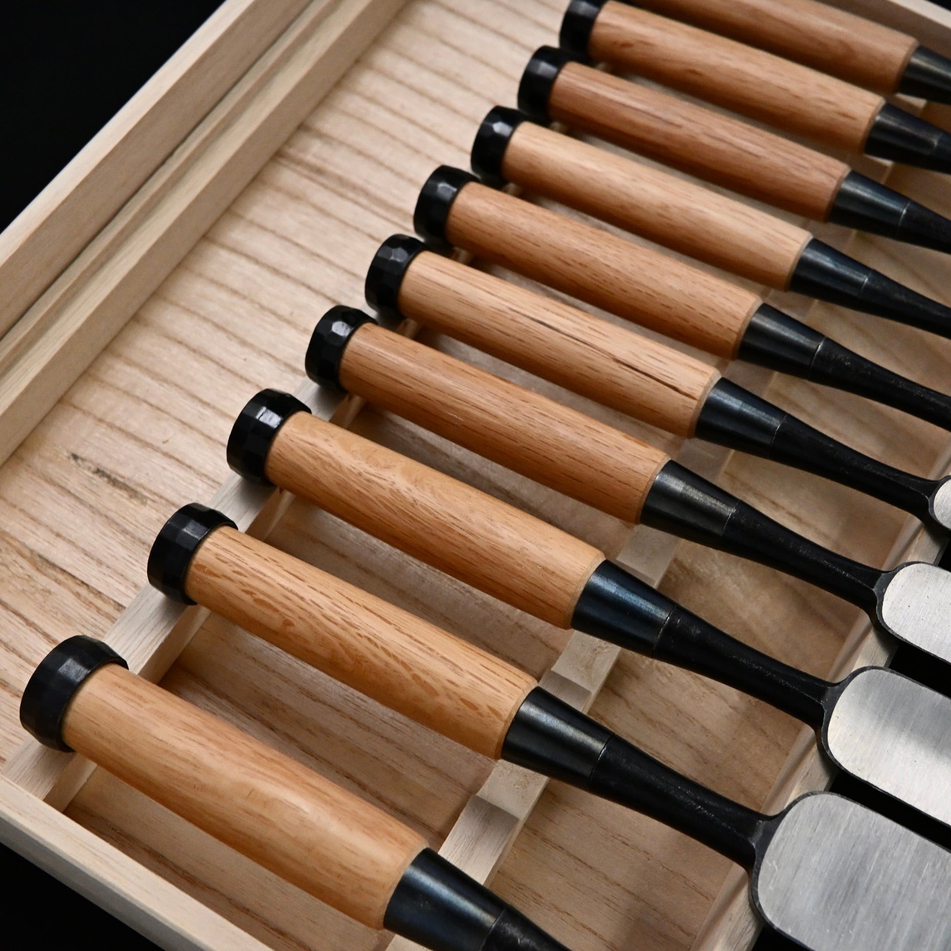 #2 Ouchi Bench chisels set by Ouchi 4th generationRed Oak Handles  四代目 宗家大内 追入組鑿 赤樫柄  桐箱付 Oirenomi