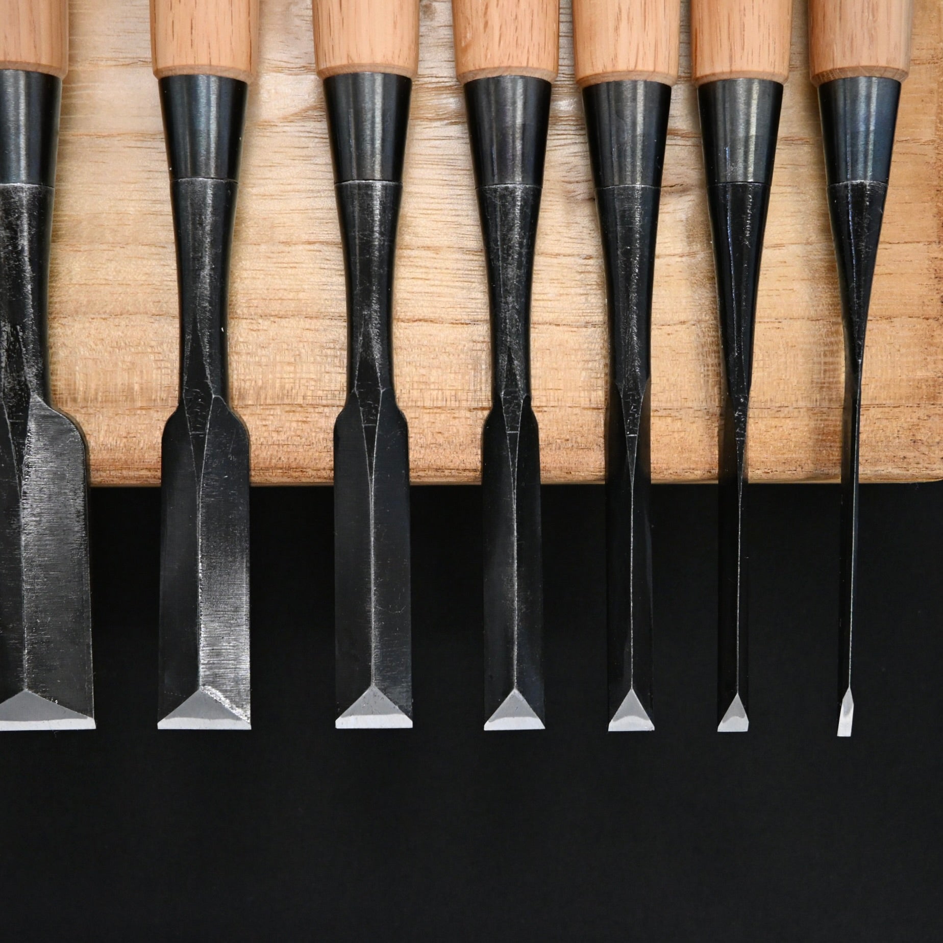 宗家大内 鎬追入組鑿 赤樫柄付    Ouchi Dovetail chisels set by Ouchi 4th generation