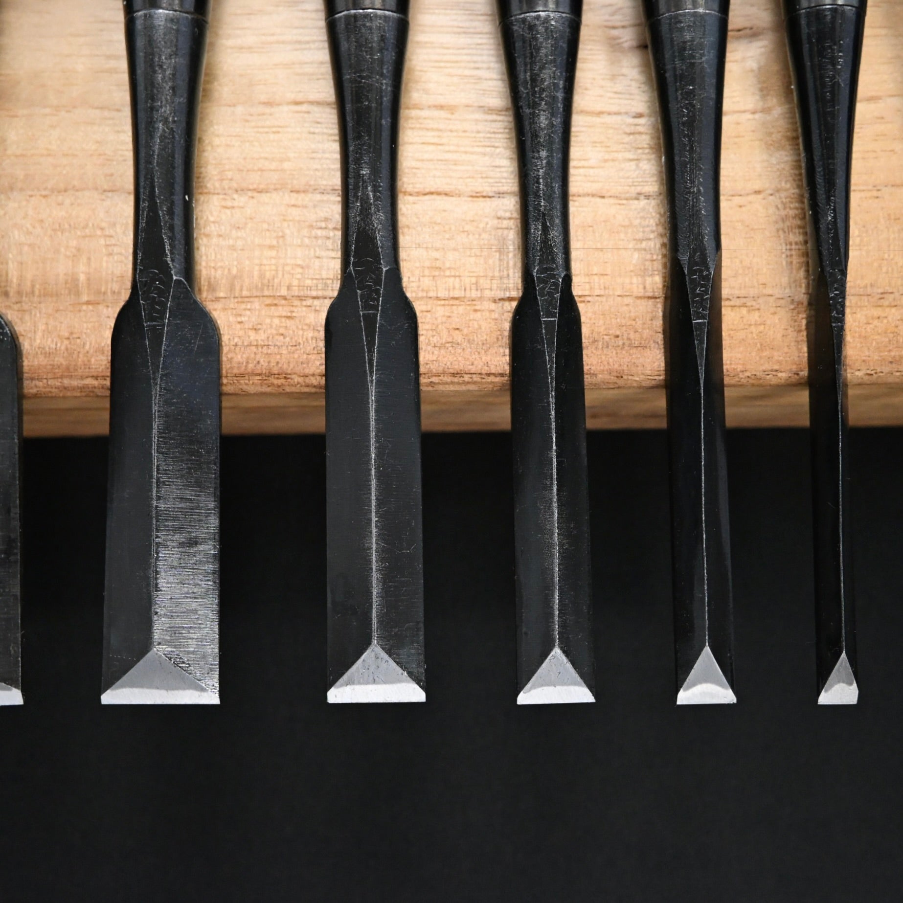 宗家大内 鎬追入組鑿 赤樫柄付    Ouchi Dovetail chisels set by Ouchi 4th generation