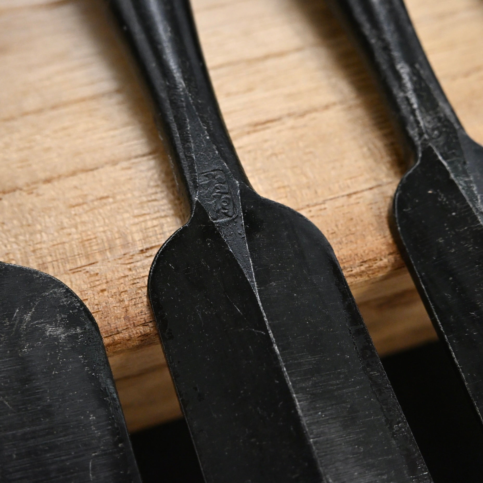 宗家大内 鎬追入組鑿 赤樫柄付    Ouchi Dovetail chisels set by Ouchi 4th generation