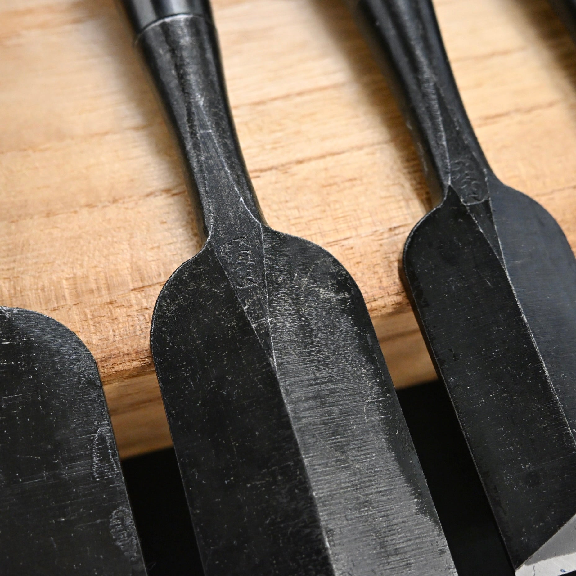 宗家大内 鎬追入組鑿 赤樫柄付    Ouchi Dovetail chisels set by Ouchi 4th generation