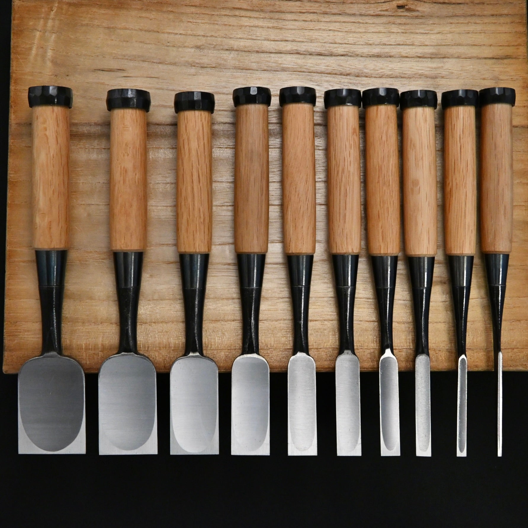 宗家大内 鎬追入組鑿 赤樫柄付    Ouchi Dovetail chisels set by Ouchi 4th generation