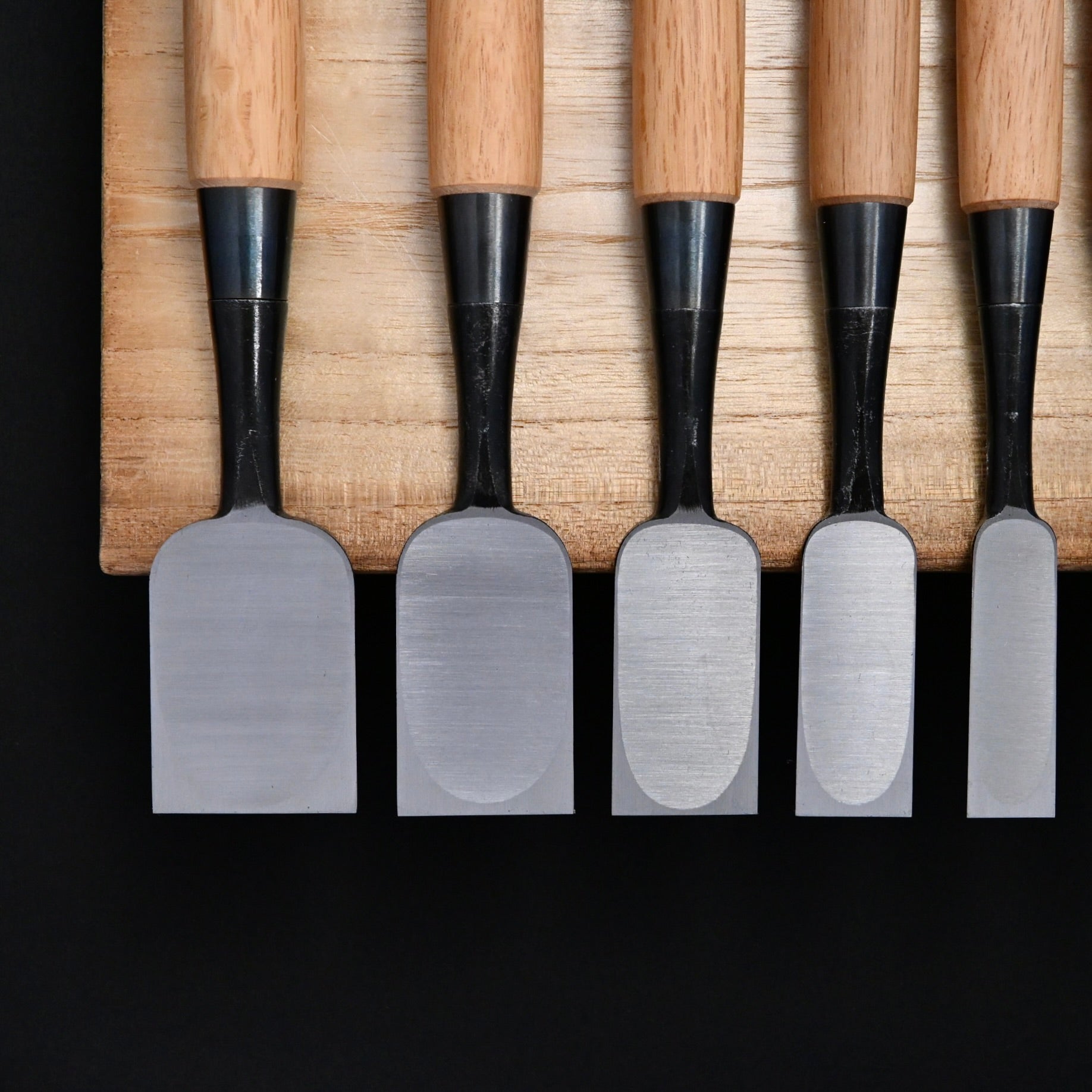 宗家大内 鎬追入組鑿 赤樫柄付    Ouchi Dovetail chisels set by Ouchi 4th generation
