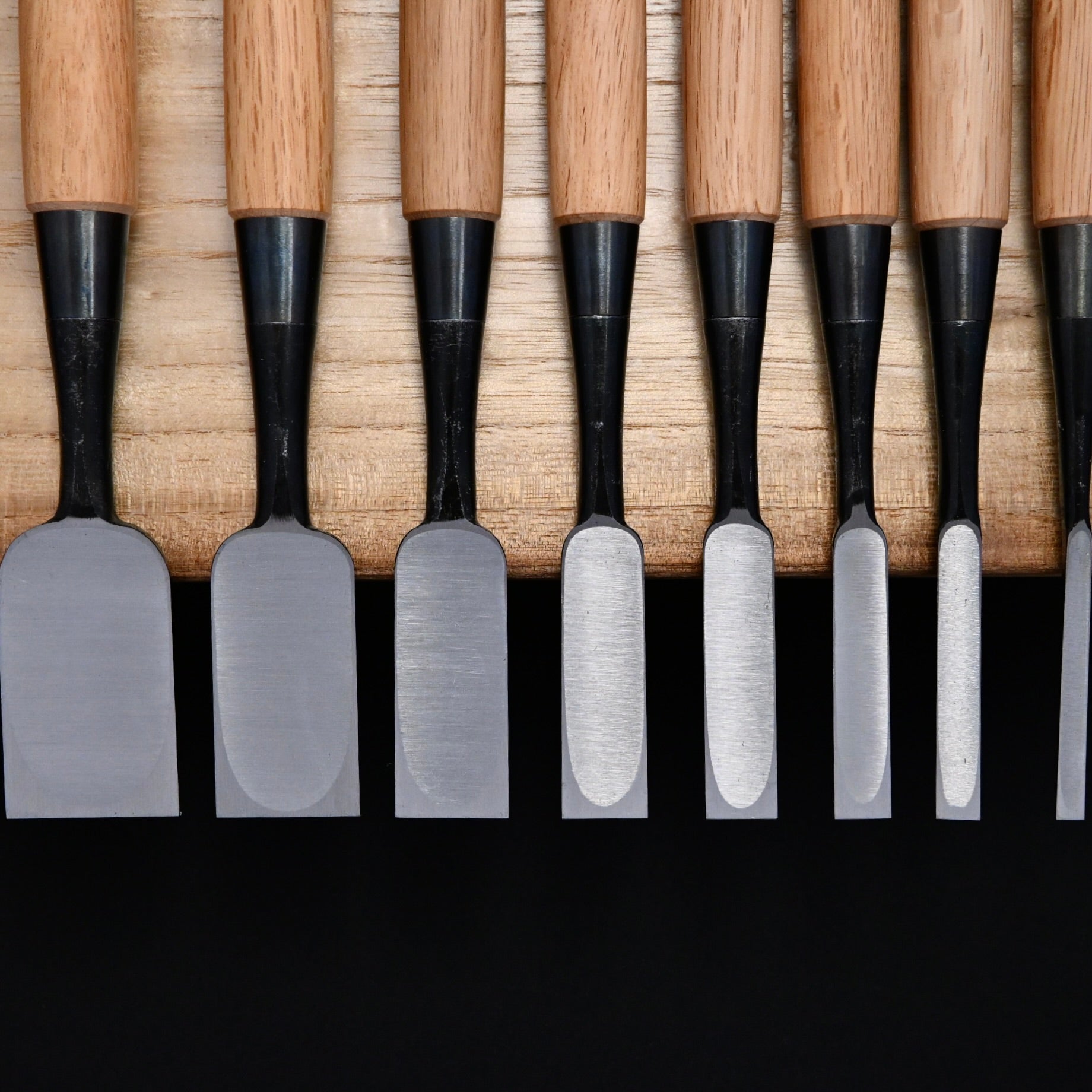 宗家大内 鎬追入組鑿 赤樫柄付    Ouchi Dovetail chisels set by Ouchi 4th generation
