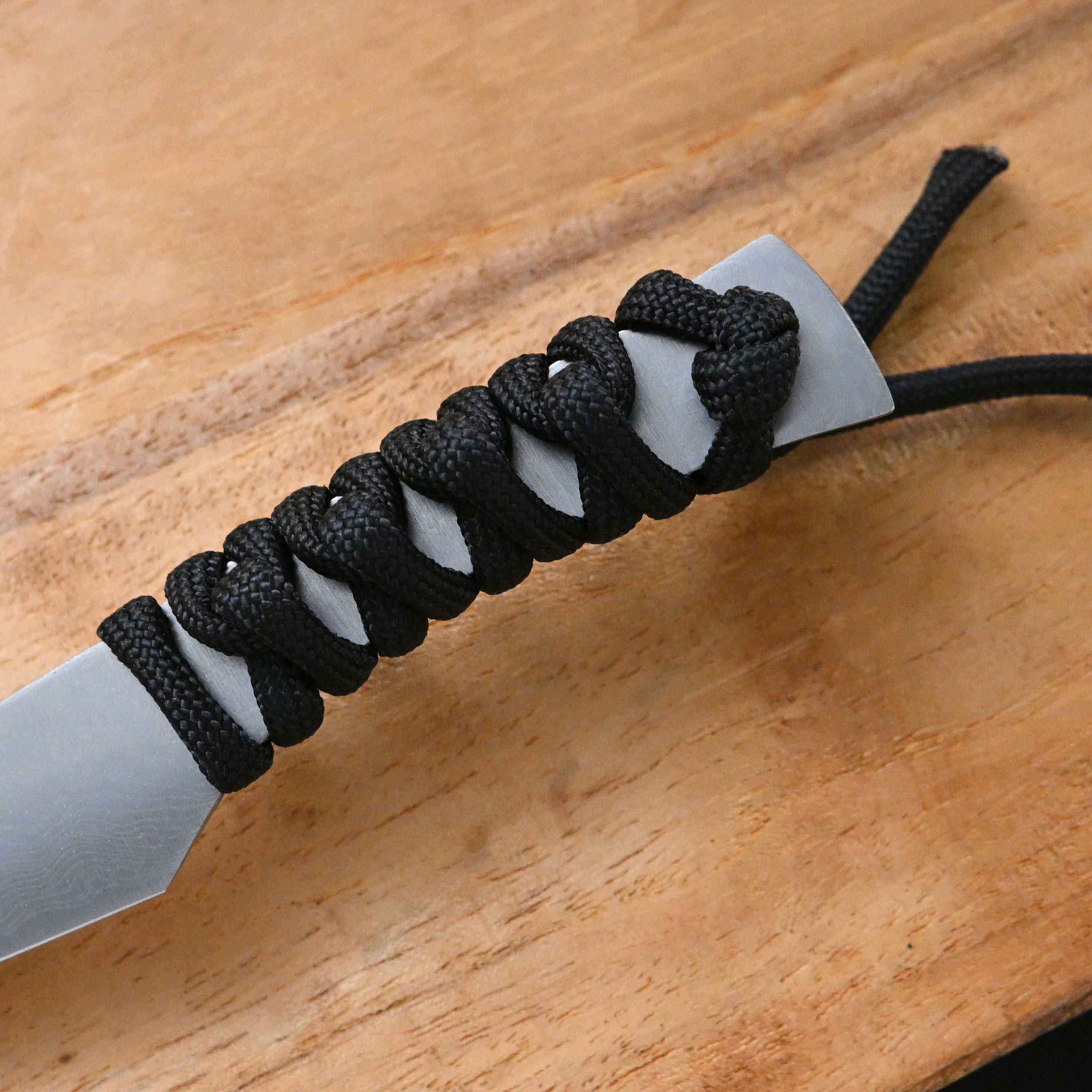 越前数馬作 卓上ナイフ 涼月 黒紐巻 刃70mm 粉末ダマスカス鋼   EchizenKazuma Ryōgetsu Tabletop Knife with Black Cord Wrap Blade 70mm Powdered Damascus Steel