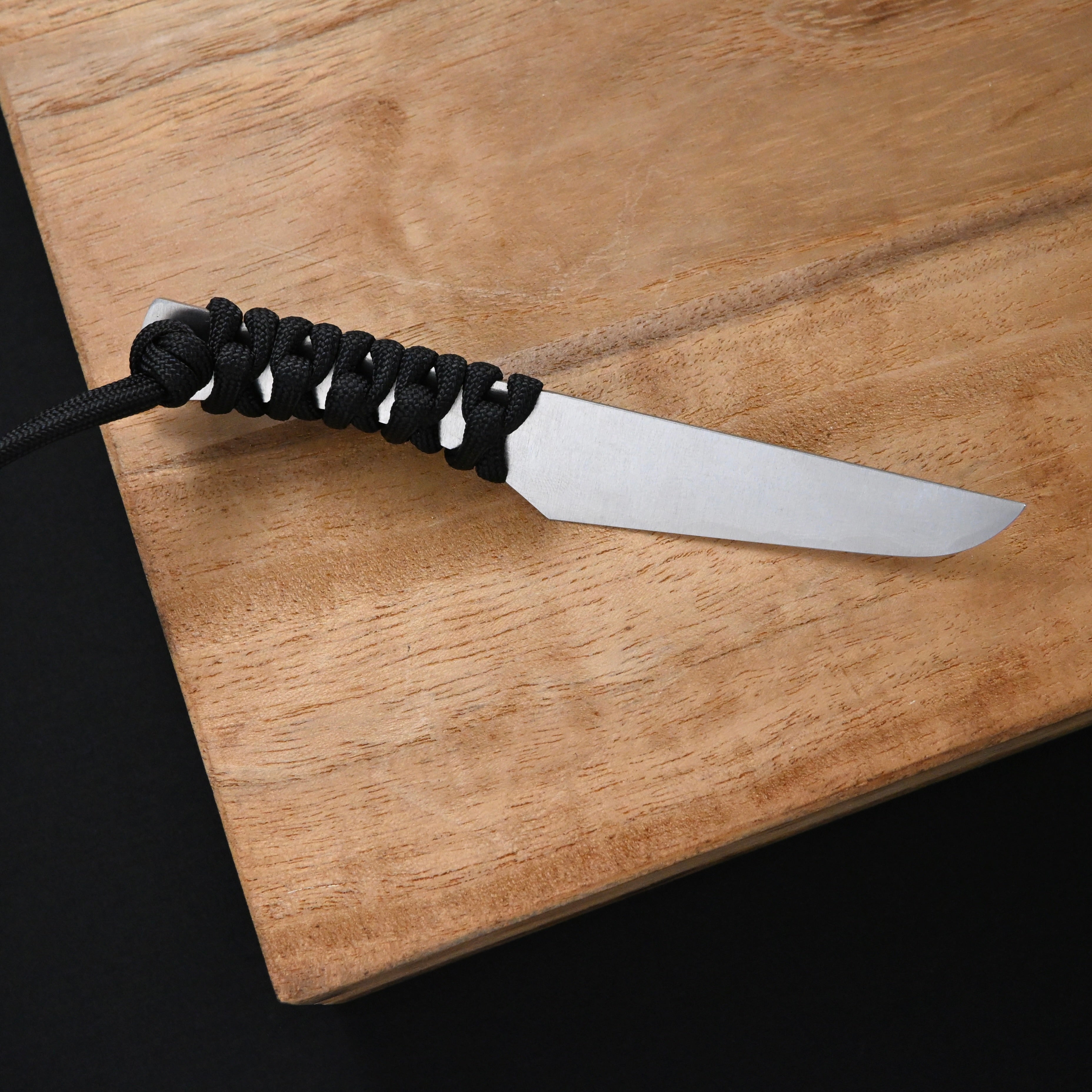 越前数馬作 卓上ナイフ 涼月 黒紐巻 刃70mm 粉末ダマスカス鋼   EchizenKazuma Ryōgetsu Tabletop Knife with Black Cord Wrap Blade 70mm Powdered Damascus Steel