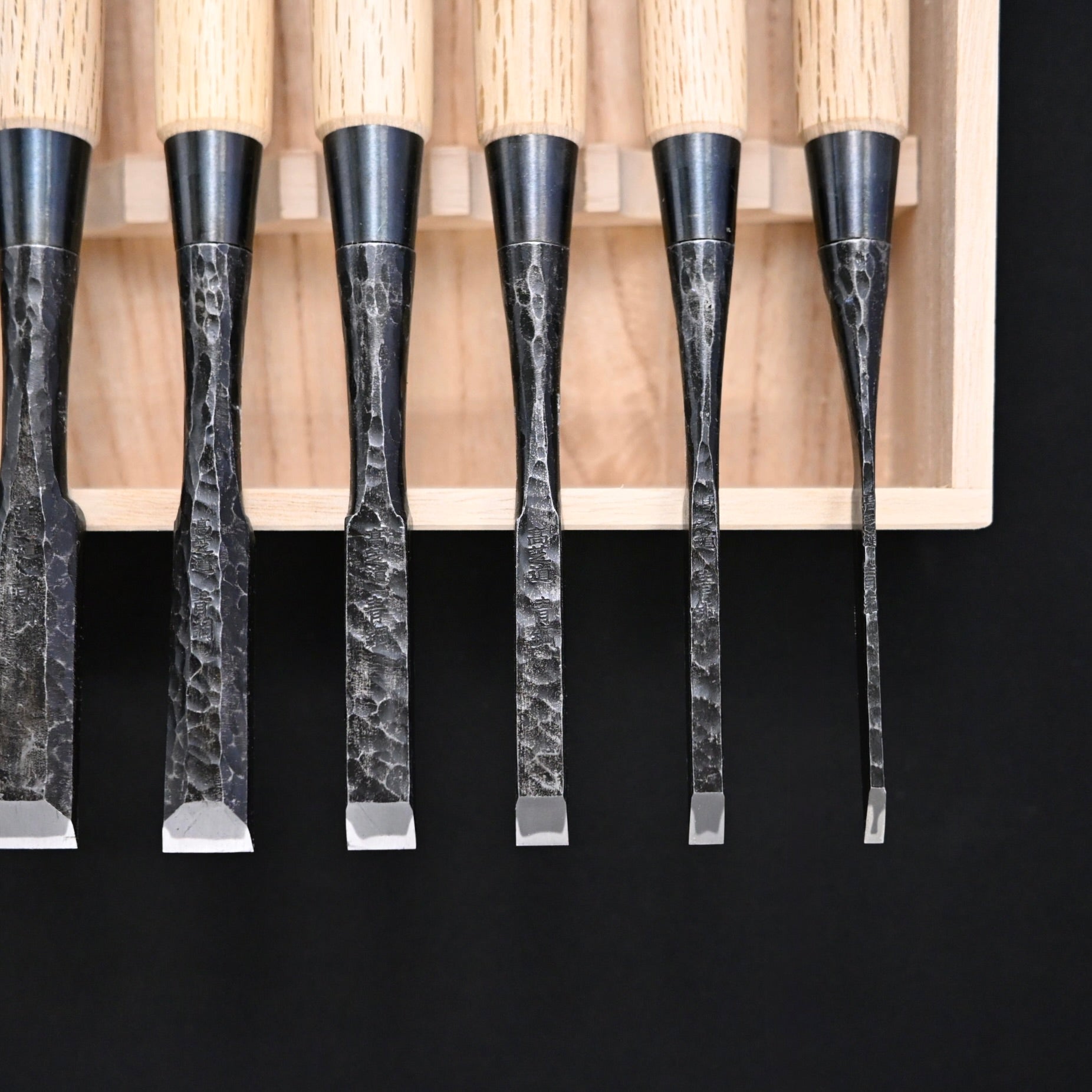 Takashiba Bench chisels set (Oirenomi) with wooden box 高芝 追入組鑿 槌目青紙鋼 桐箱付