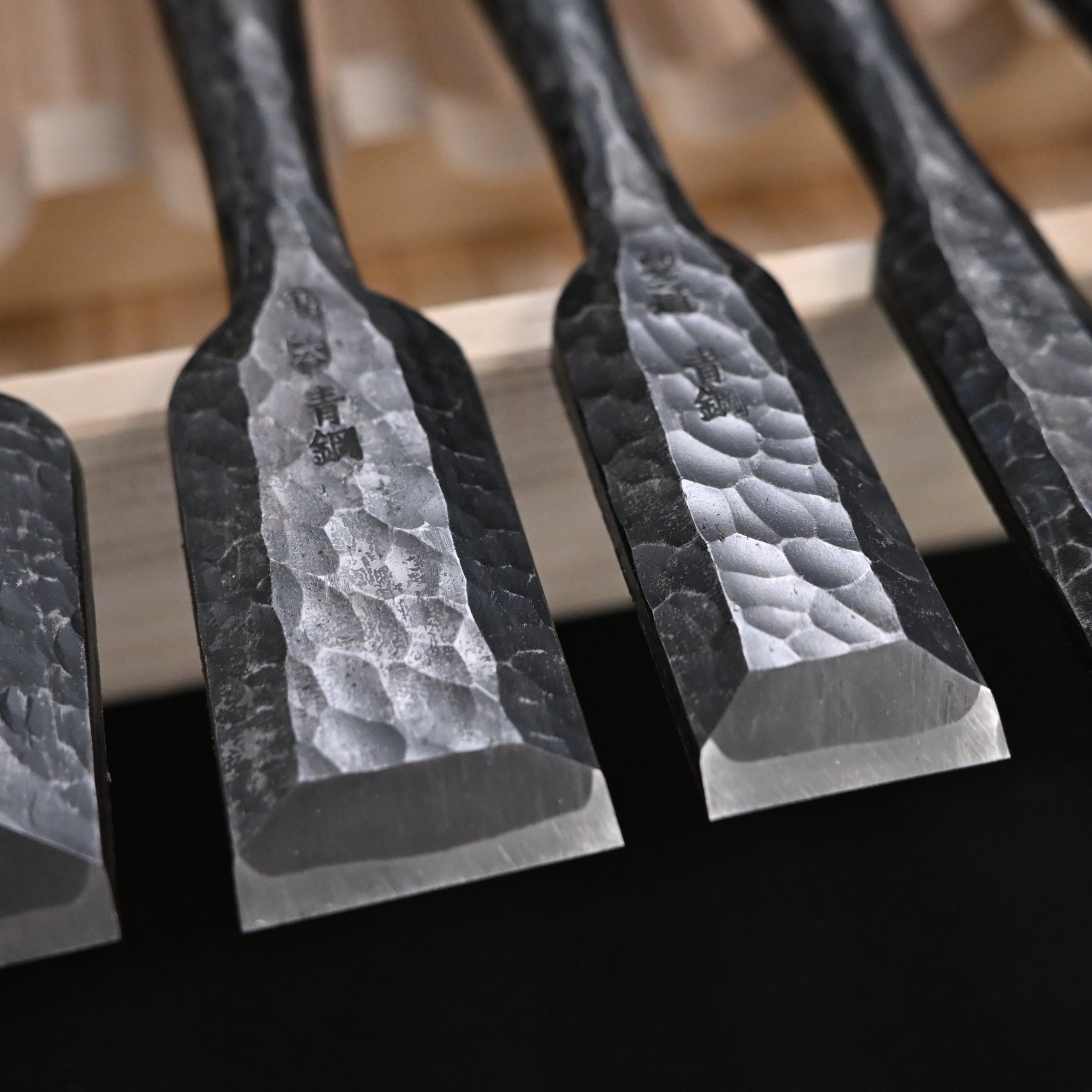 Takashiba Bench chisels set (Oirenomi) with wooden box 高芝 追入組鑿 槌目青紙鋼 桐箱付