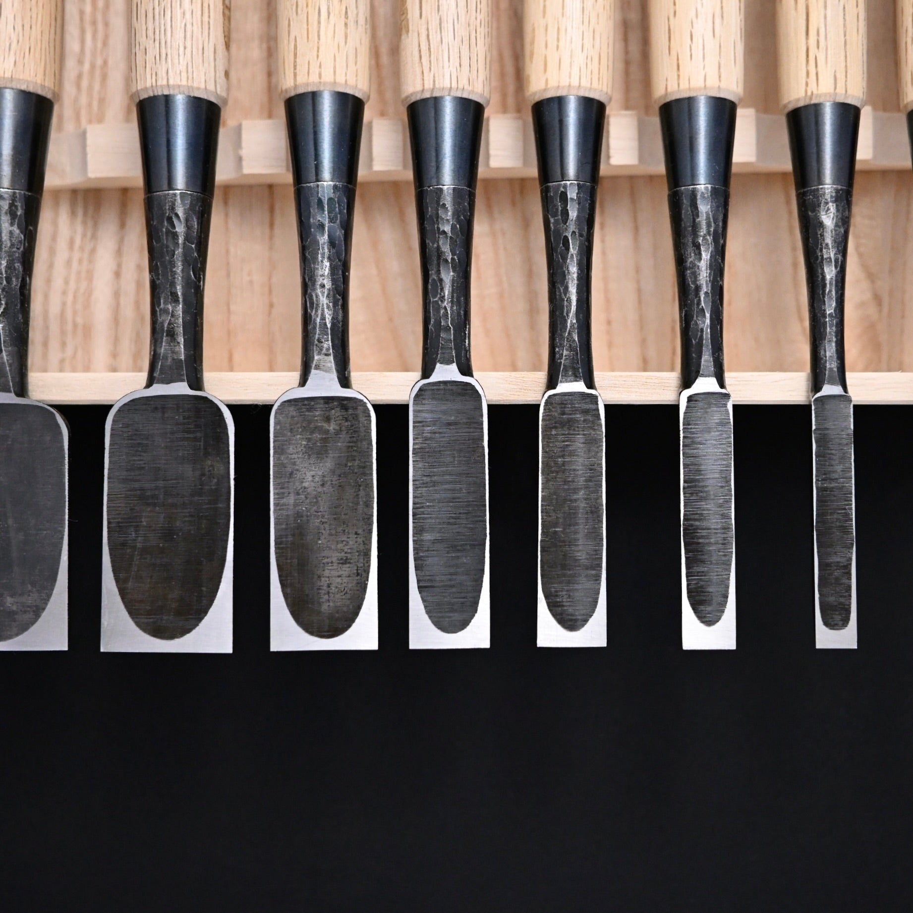Takashiba Bench chisels set (Oirenomi) with wooden box 高芝 追入組鑿 槌目青紙鋼 桐箱付