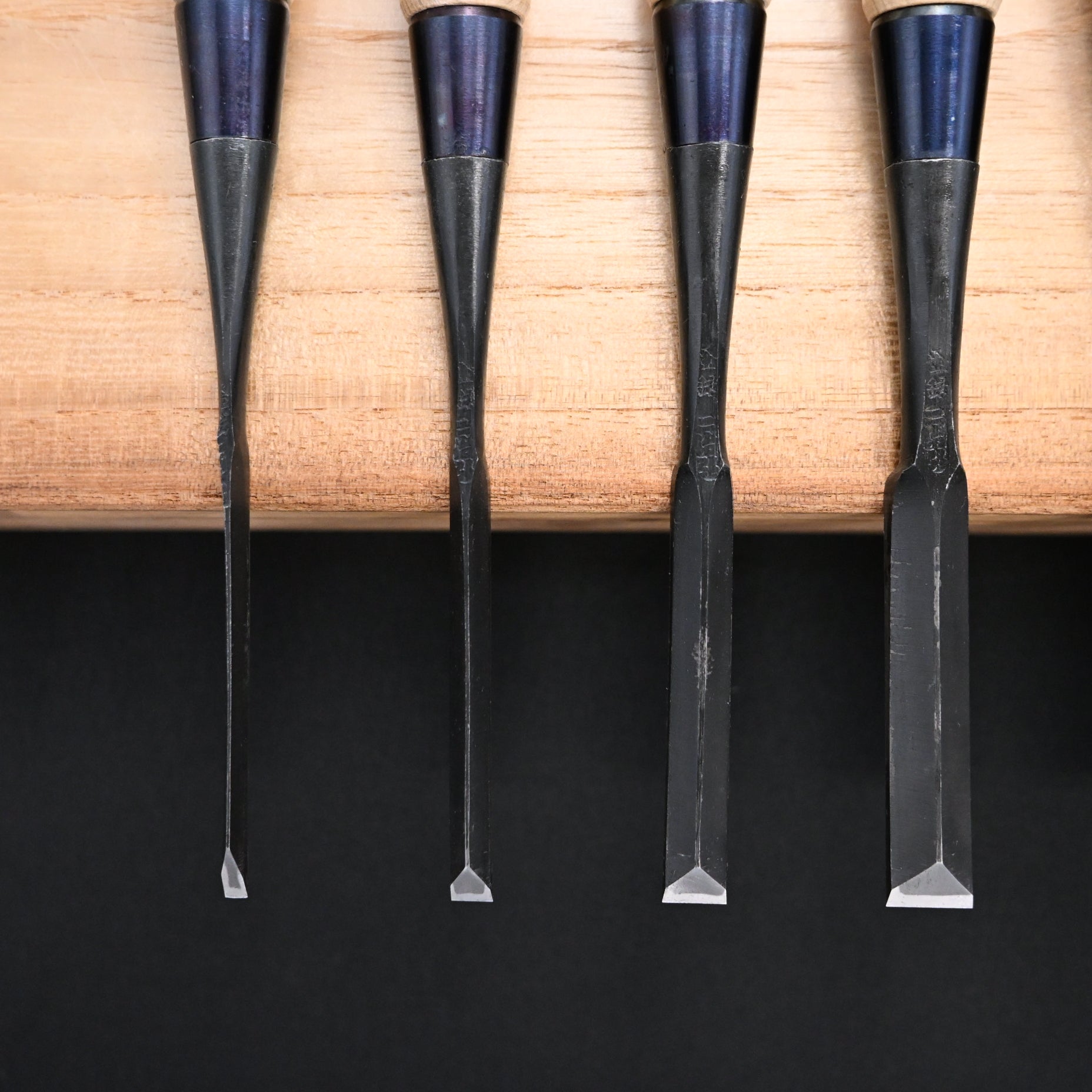 二治弘 鎬 追入鑿 今井忠太郎作  Nijihiro Dovetail Bench chisels by Chuutarou Imai