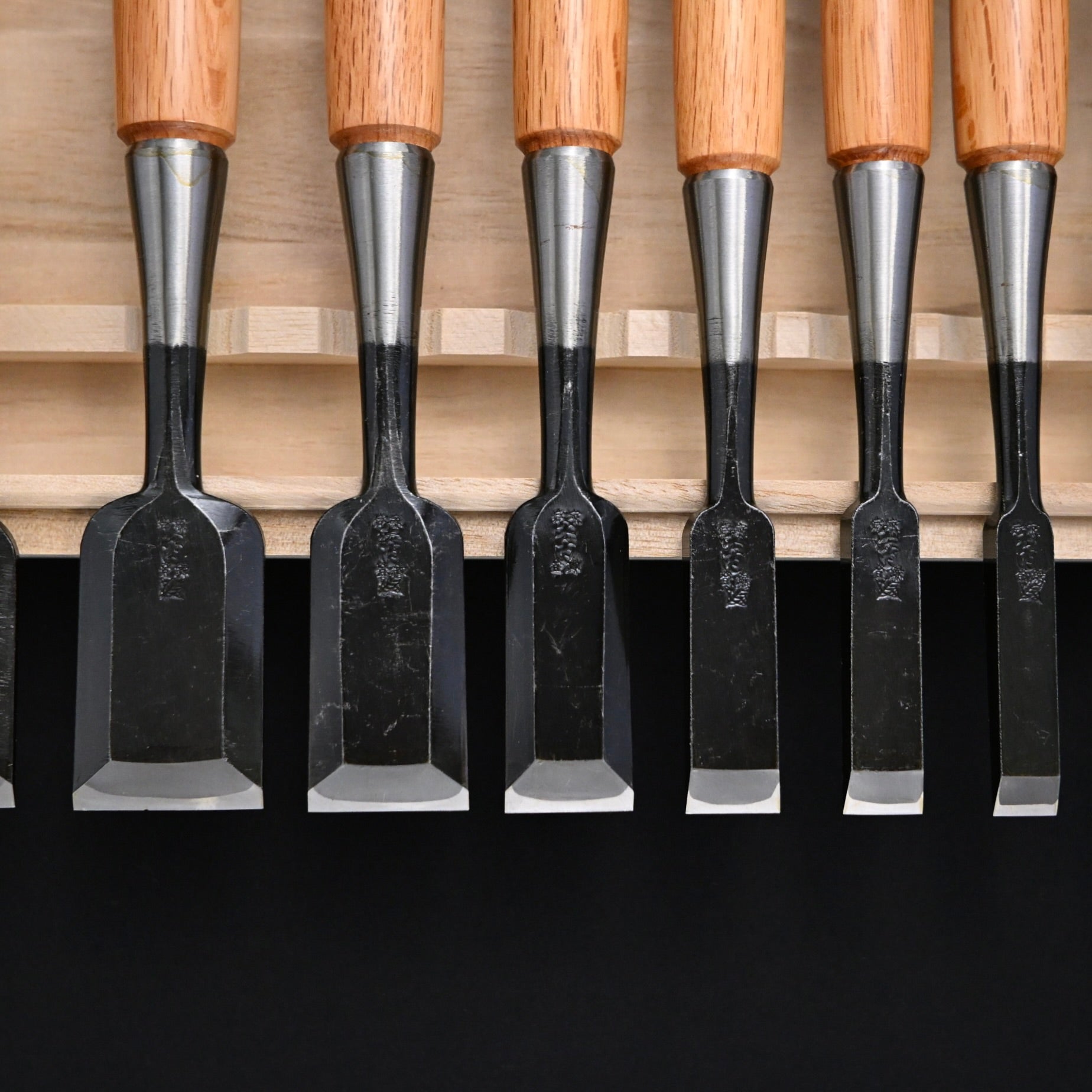 #6 Ouchi Bench chisels set Red Oak Handle by Ouchi   宗家大内 追入組鑿 赤樫柄 桐箱付