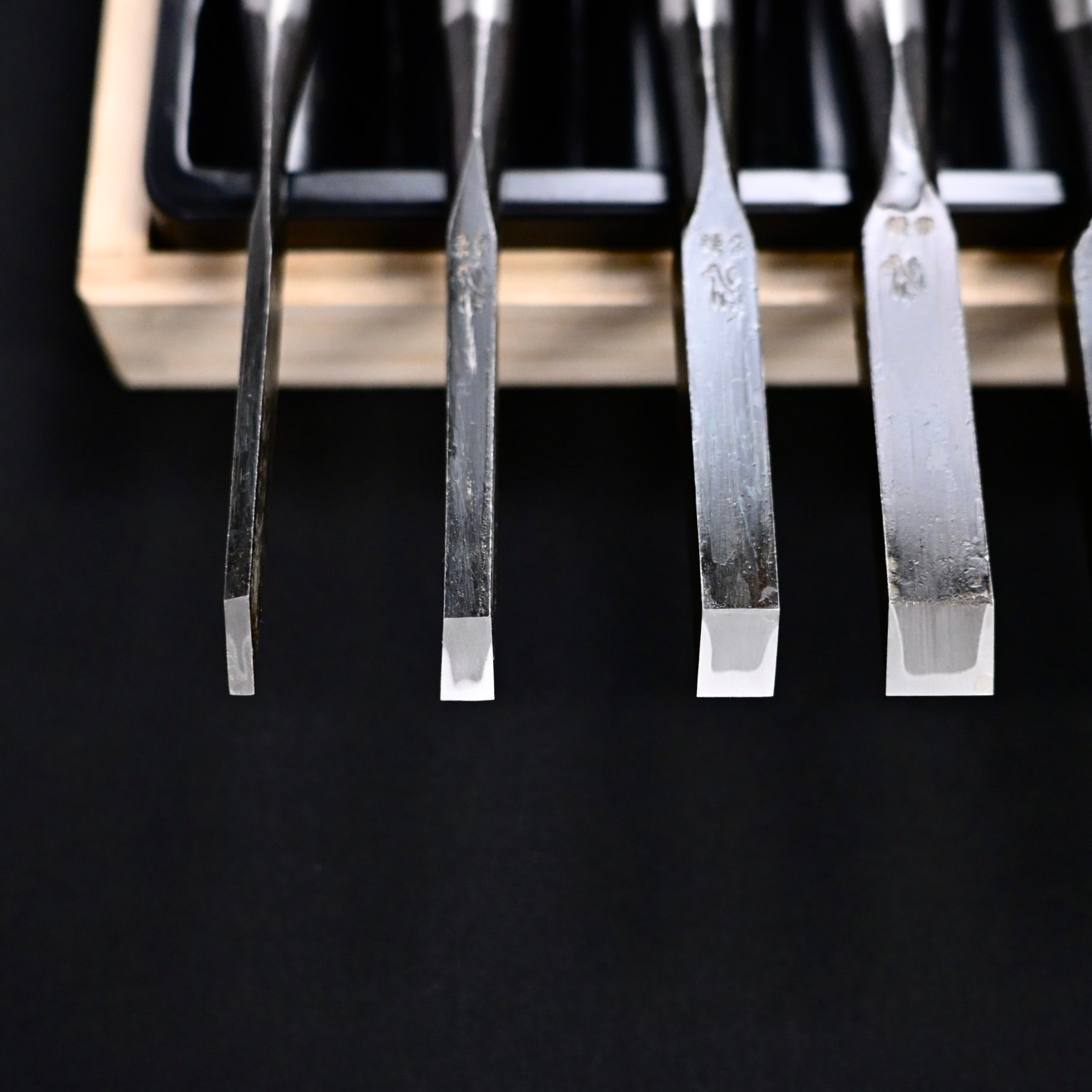Kitsune Bench chisels set by Isono Nobuo 磯野信夫作 狐 追入組鑿 赤樫柄  Oirenomi